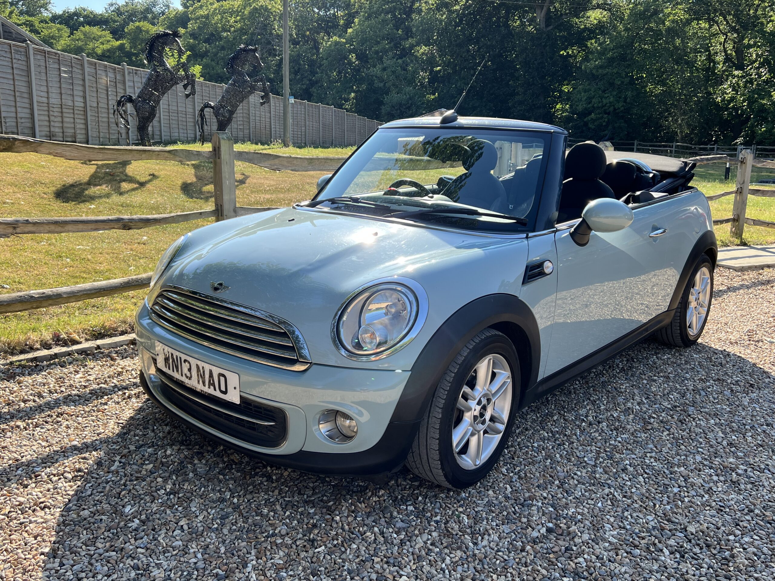 
								Mini Cooper Convertible Blue 1.6 full									