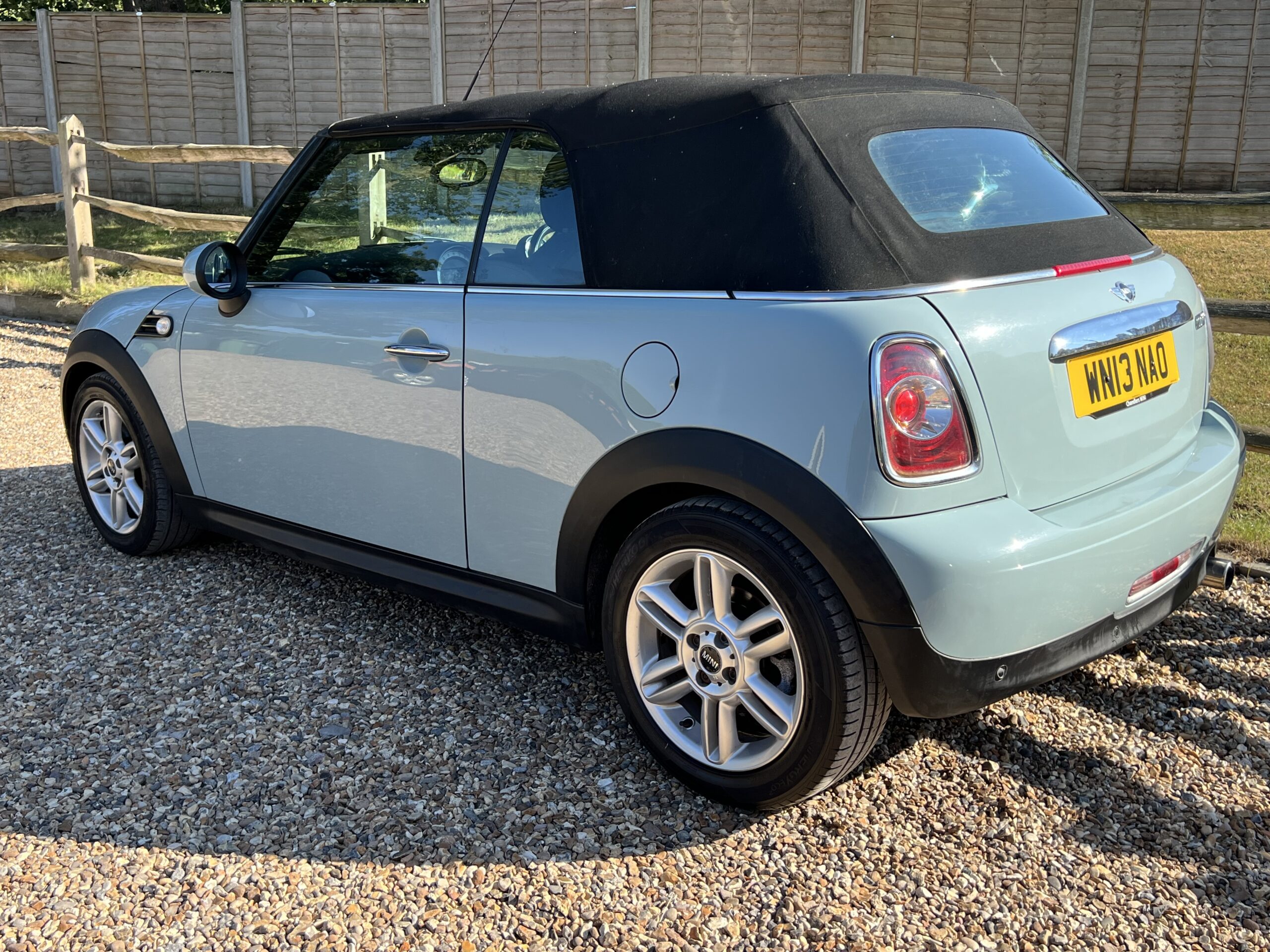 
								Mini Cooper Convertible Blue 1.6 full									