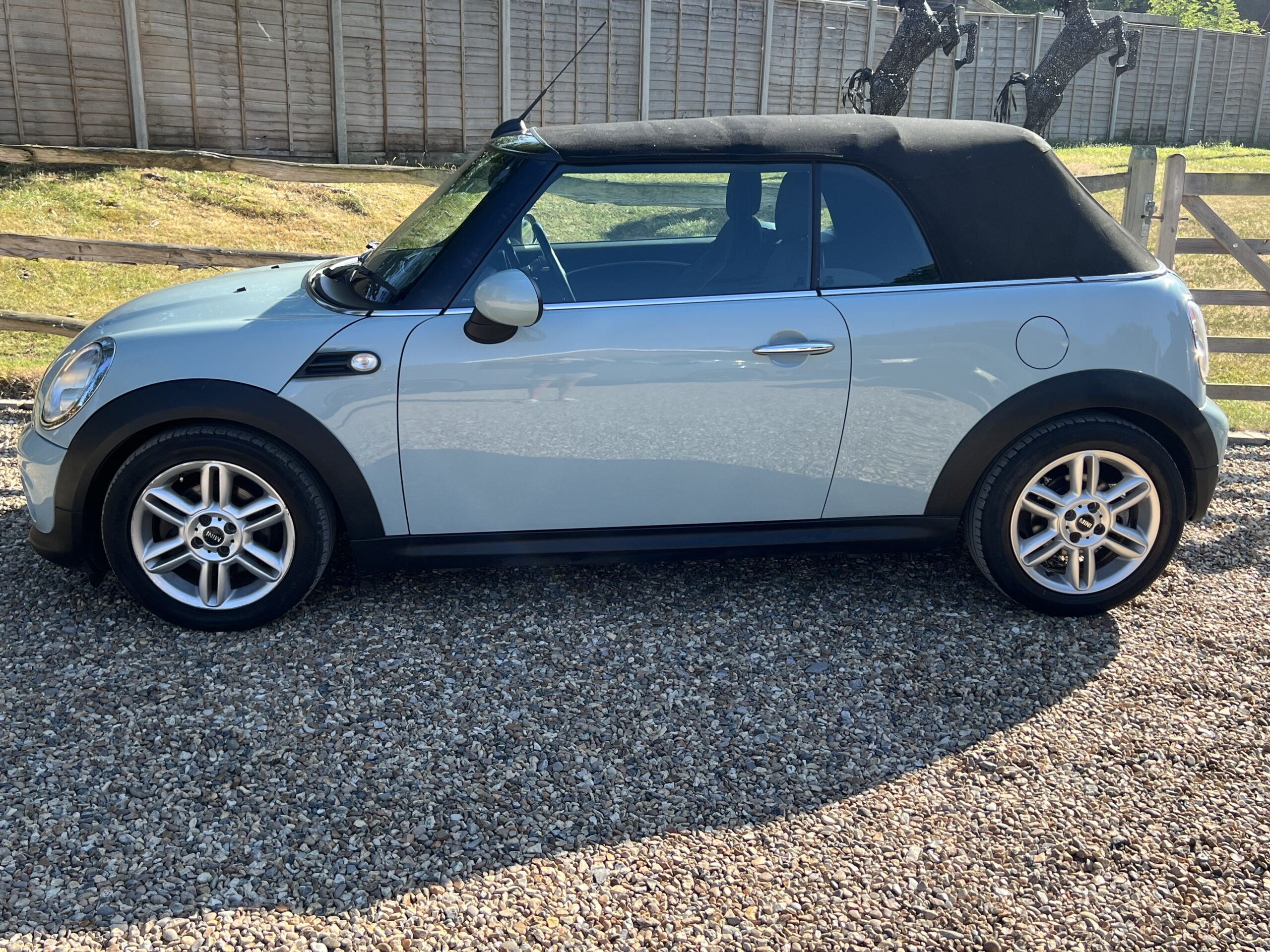 
								Mini Cooper Convertible Blue 1.6 full									