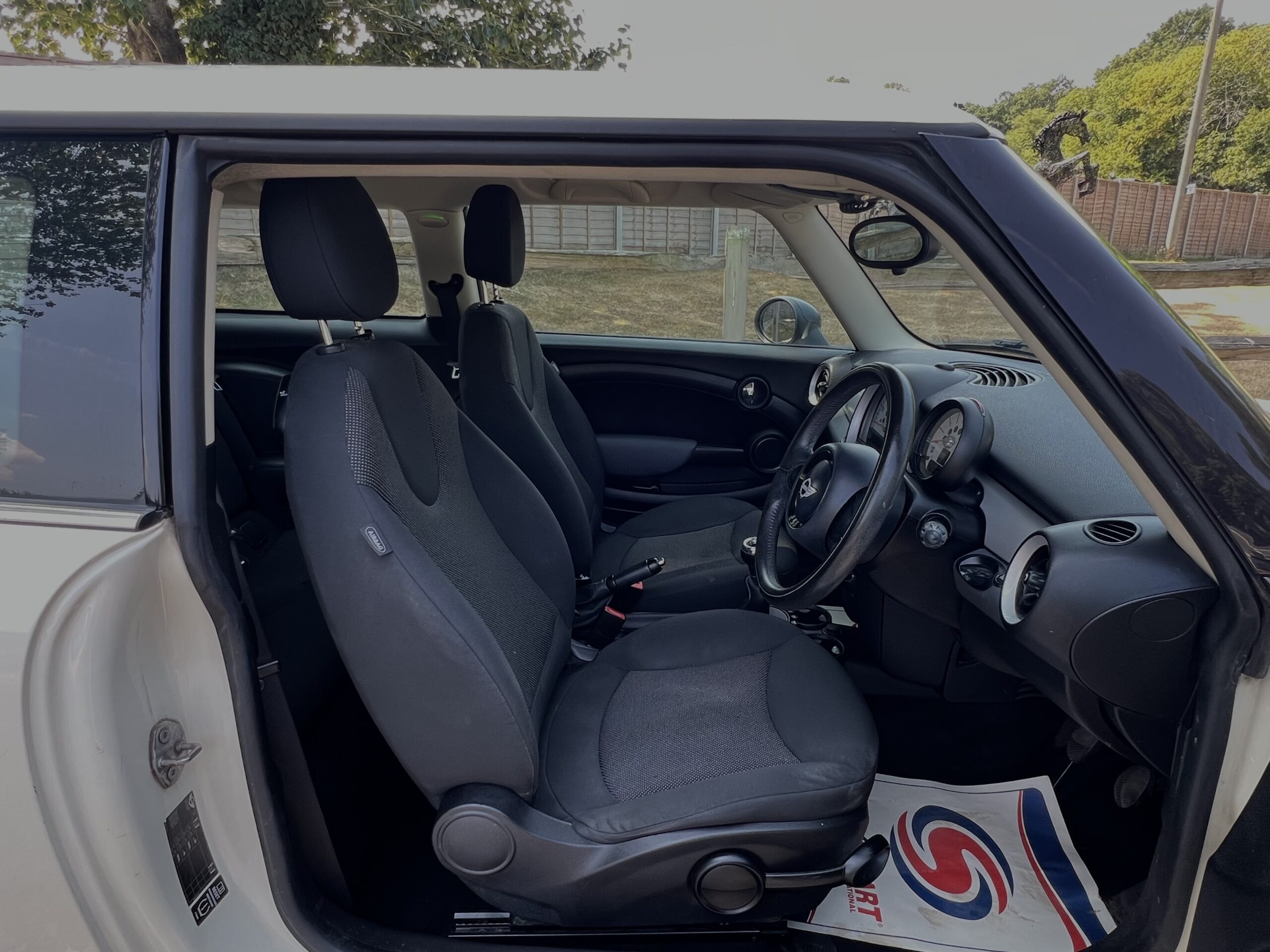 
								Mini one White 1.6 2012 full									