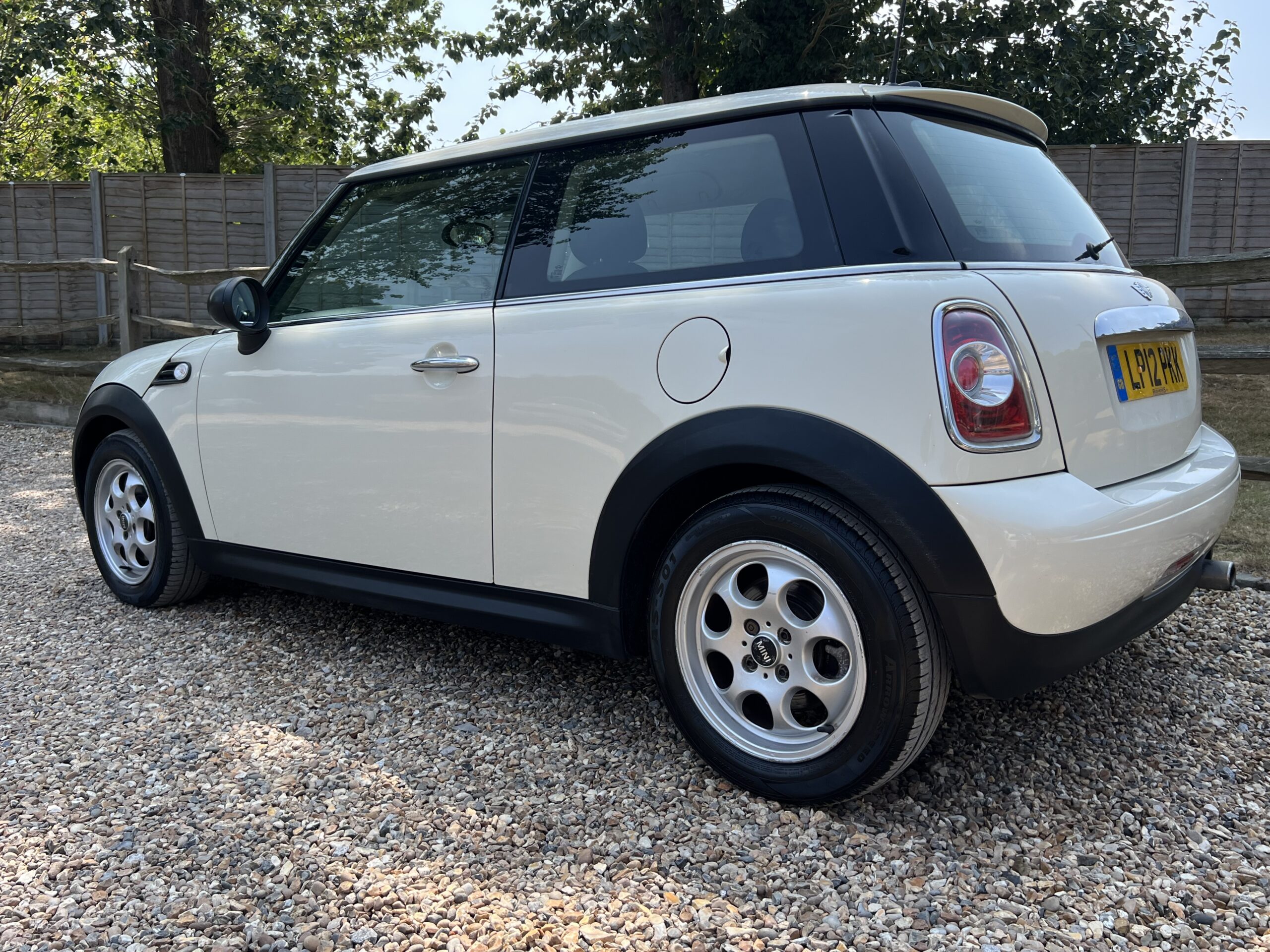 
								Mini one White 1.6 2012 full									