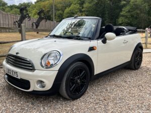 MINI ONE WHITE CONVERTIBLE 2012