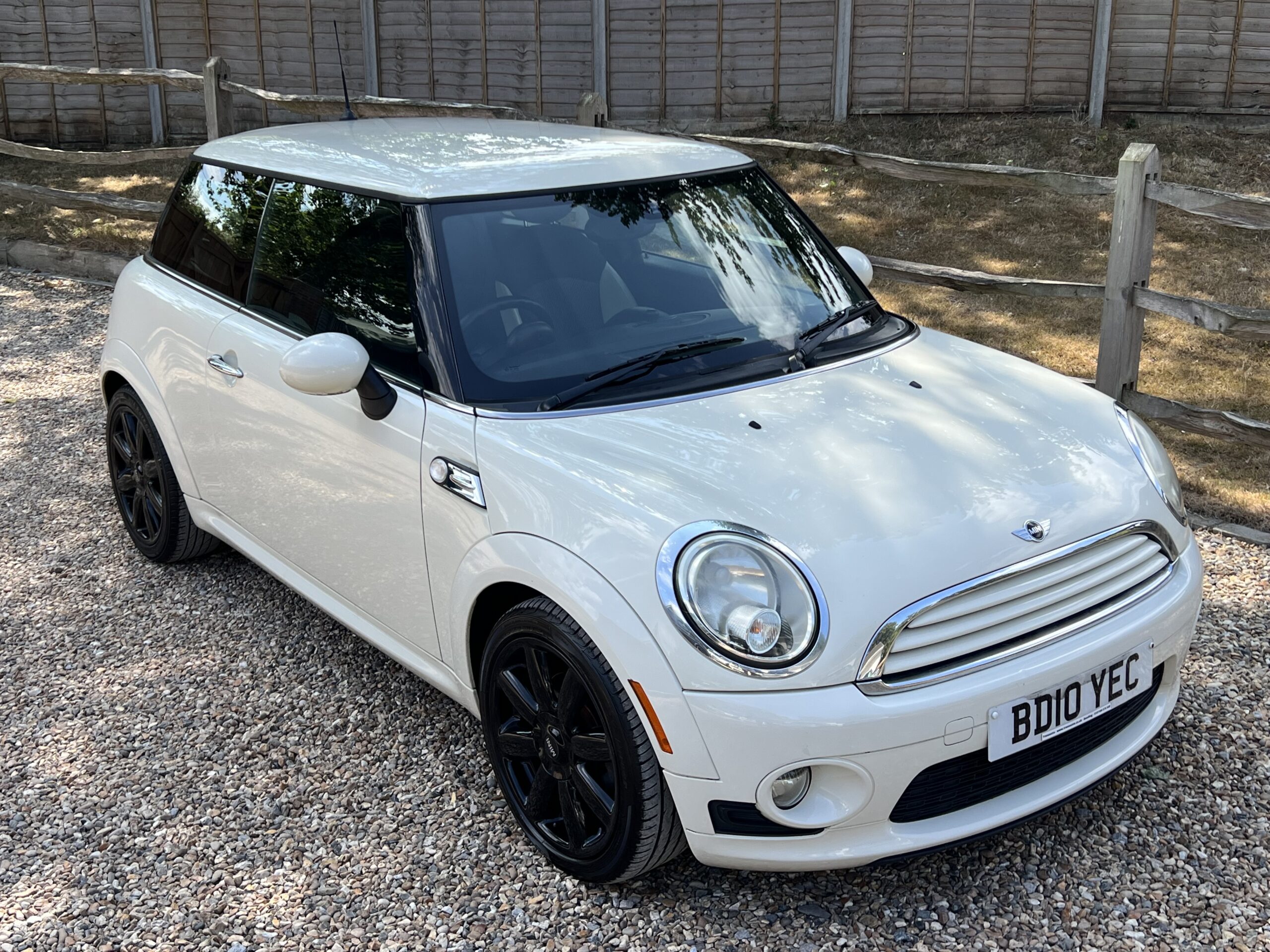 
								MINI COOPER 1.6 WHITE 2010 full									