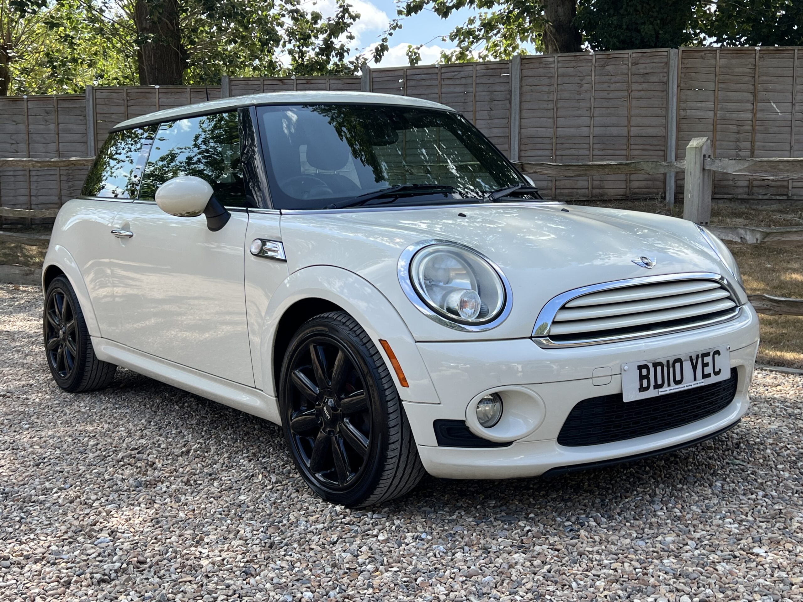
								MINI COOPER 1.6 WHITE 2010 full									