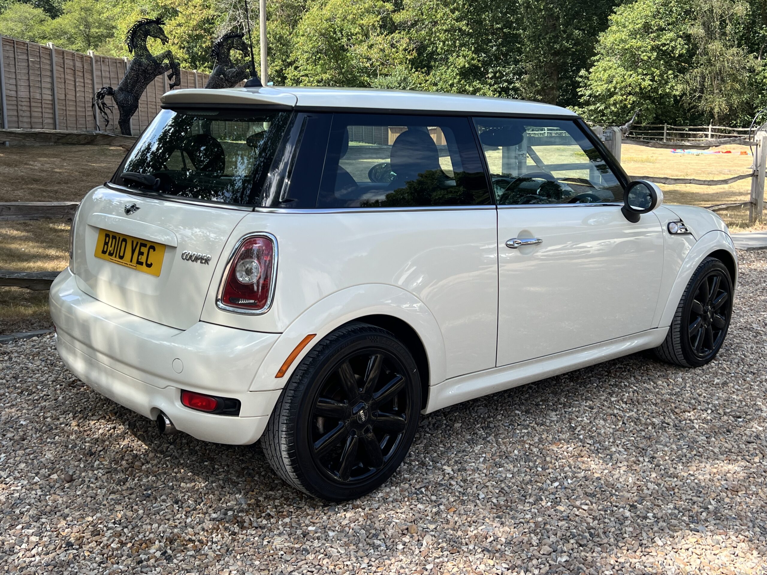 
								MINI COOPER 1.6 WHITE 2010 full									