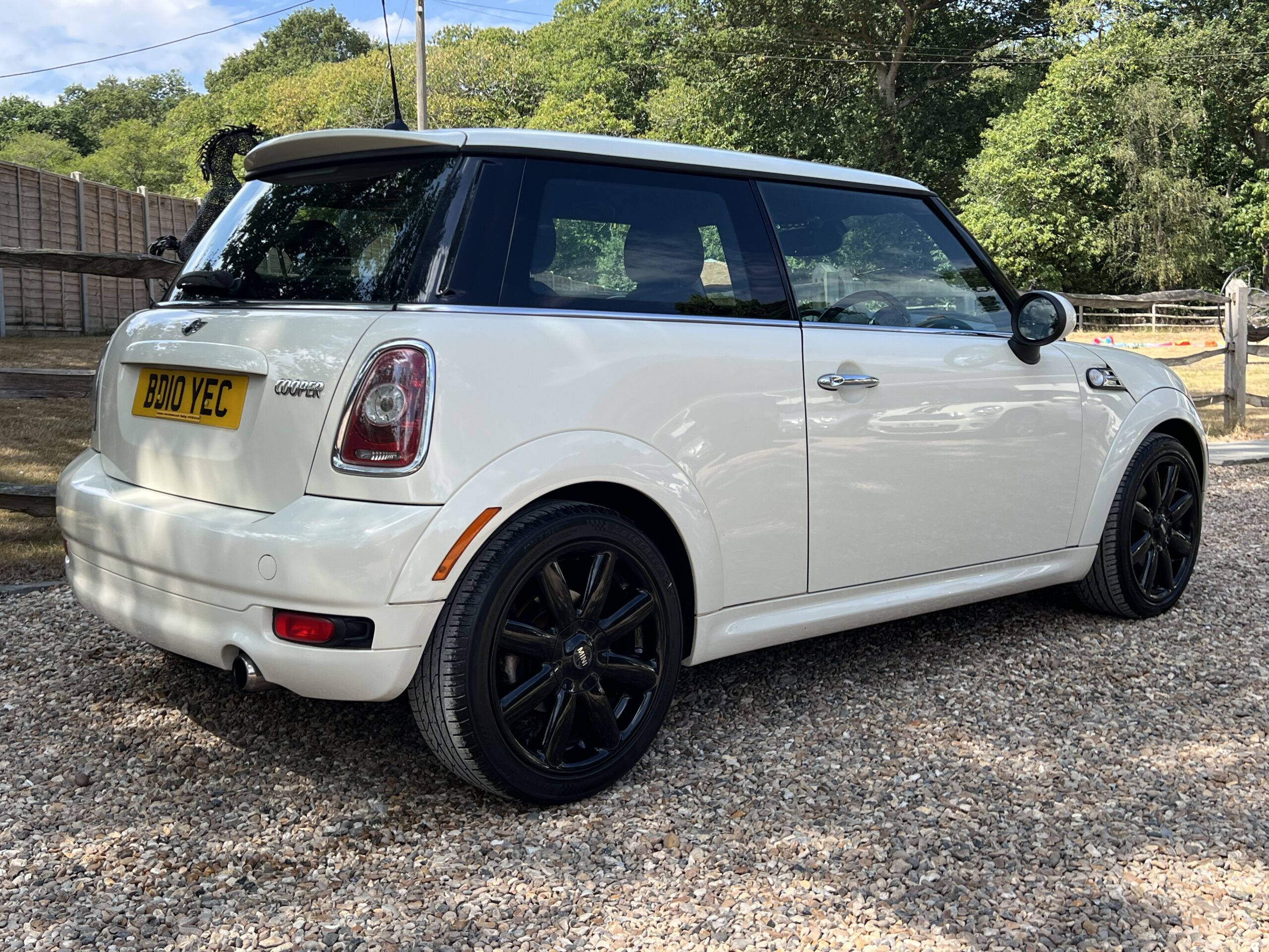 
								MINI COOPER 1.6 WHITE 2010 full									
