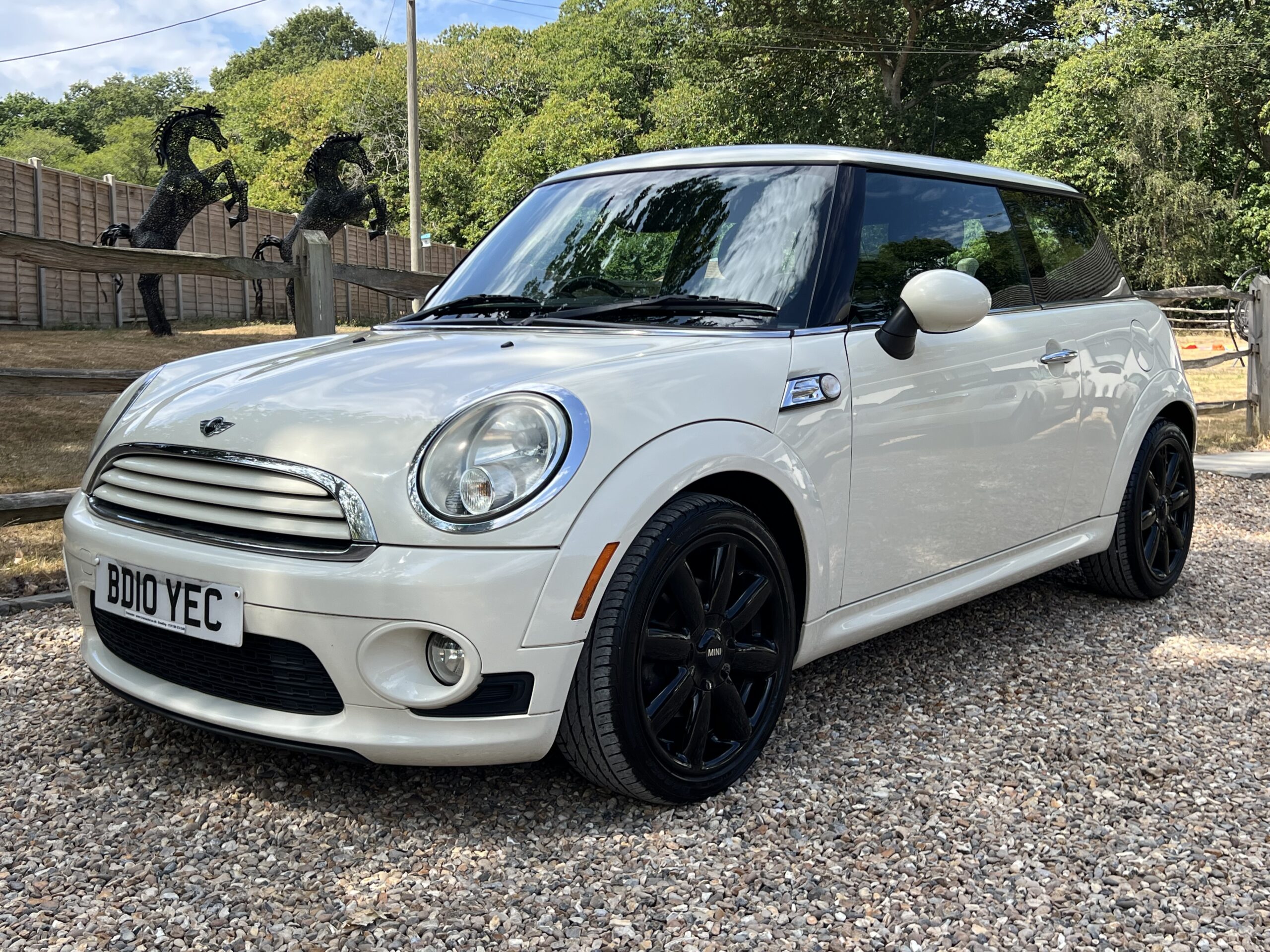 
								MINI COOPER 1.6 WHITE 2010 full									
