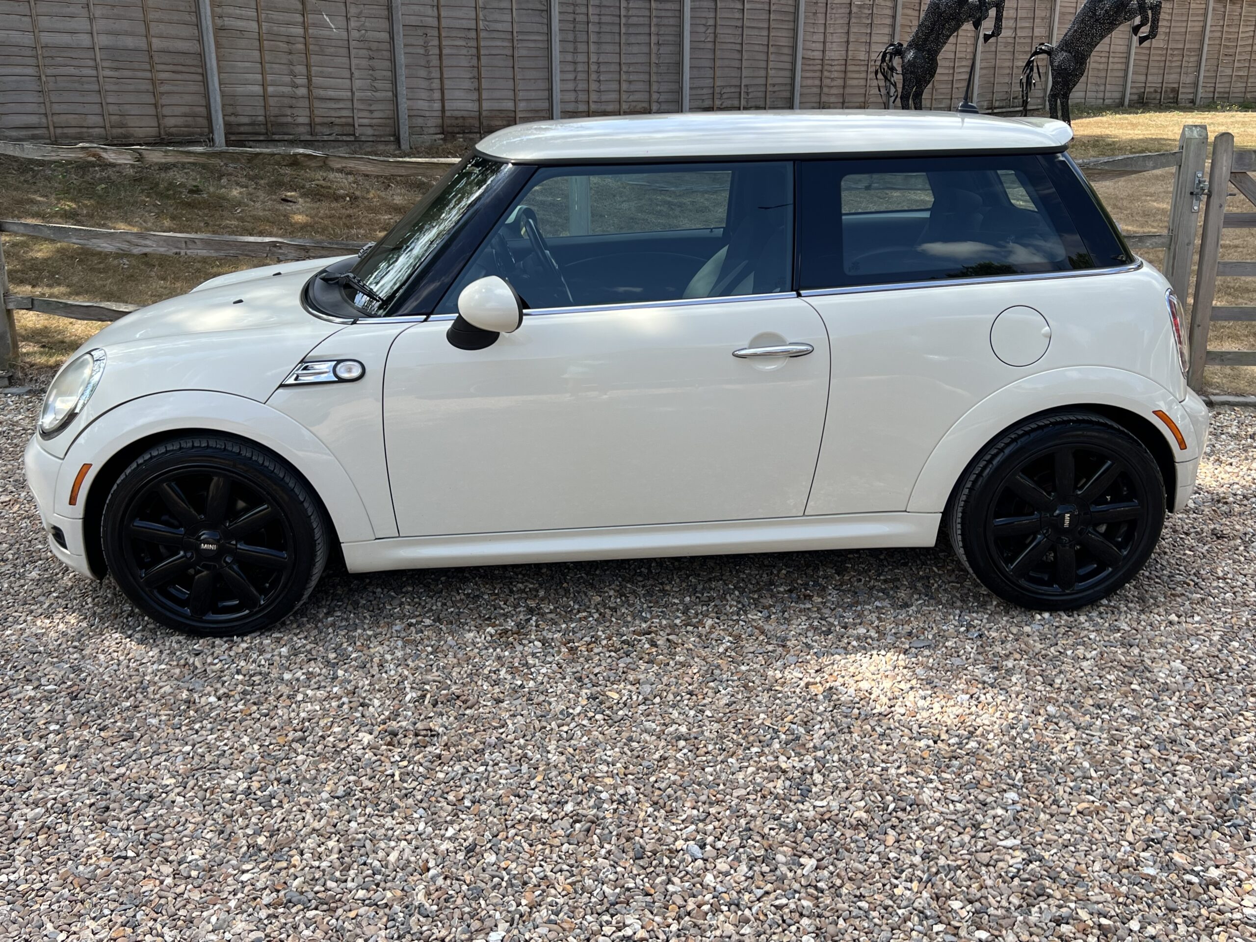 
								MINI COOPER 1.6 WHITE 2010 full									
