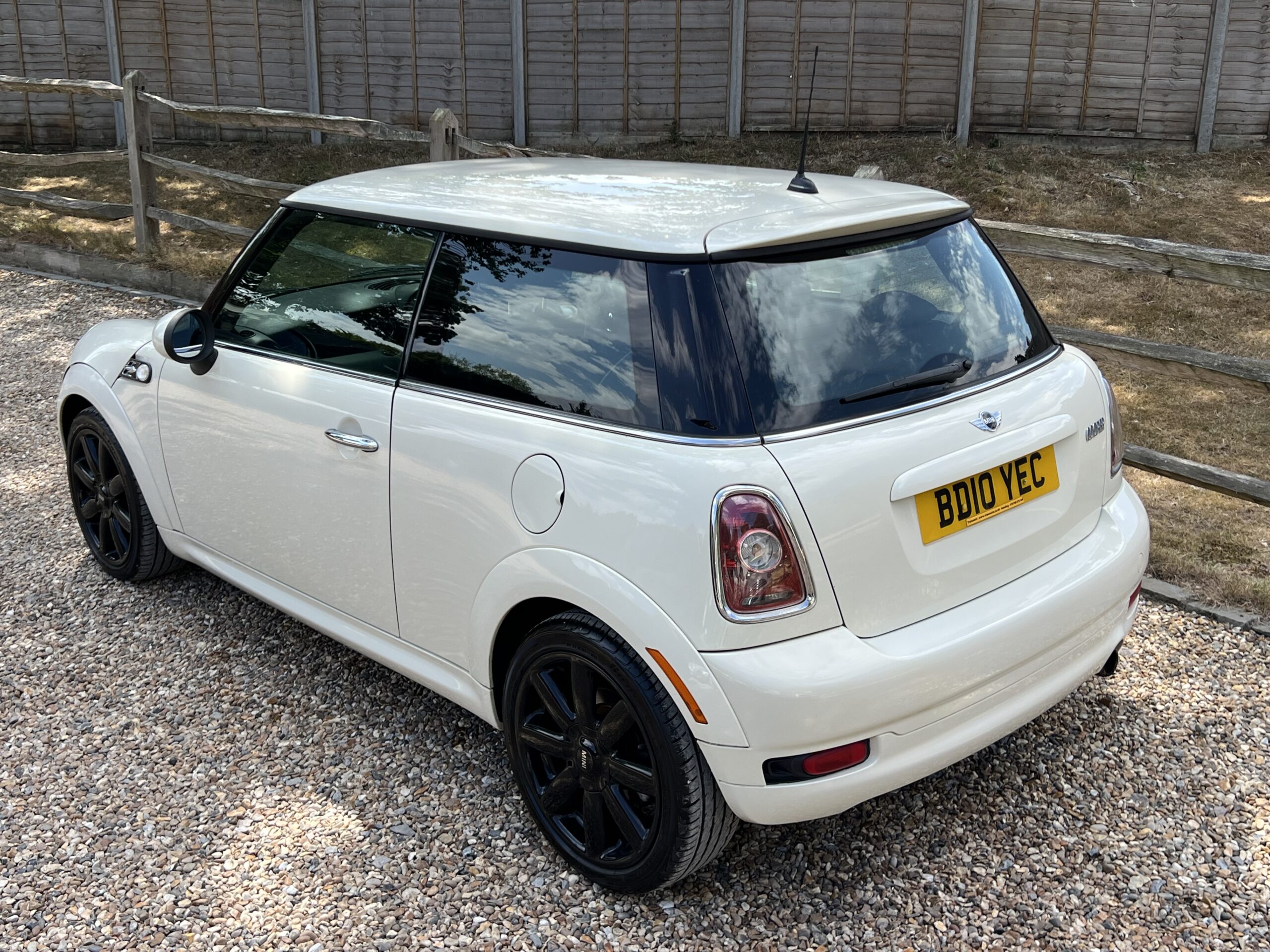 
								MINI COOPER 1.6 WHITE 2010 full									