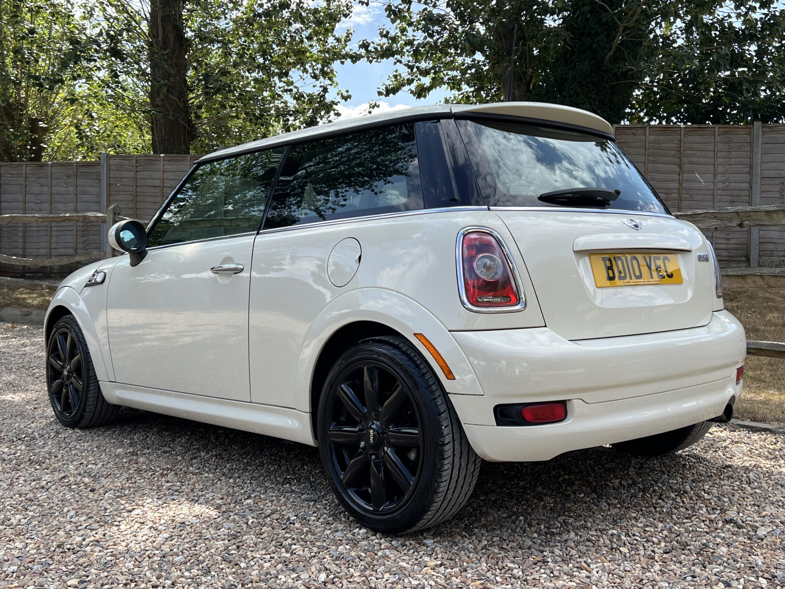 
								MINI COOPER 1.6 WHITE 2010 full									