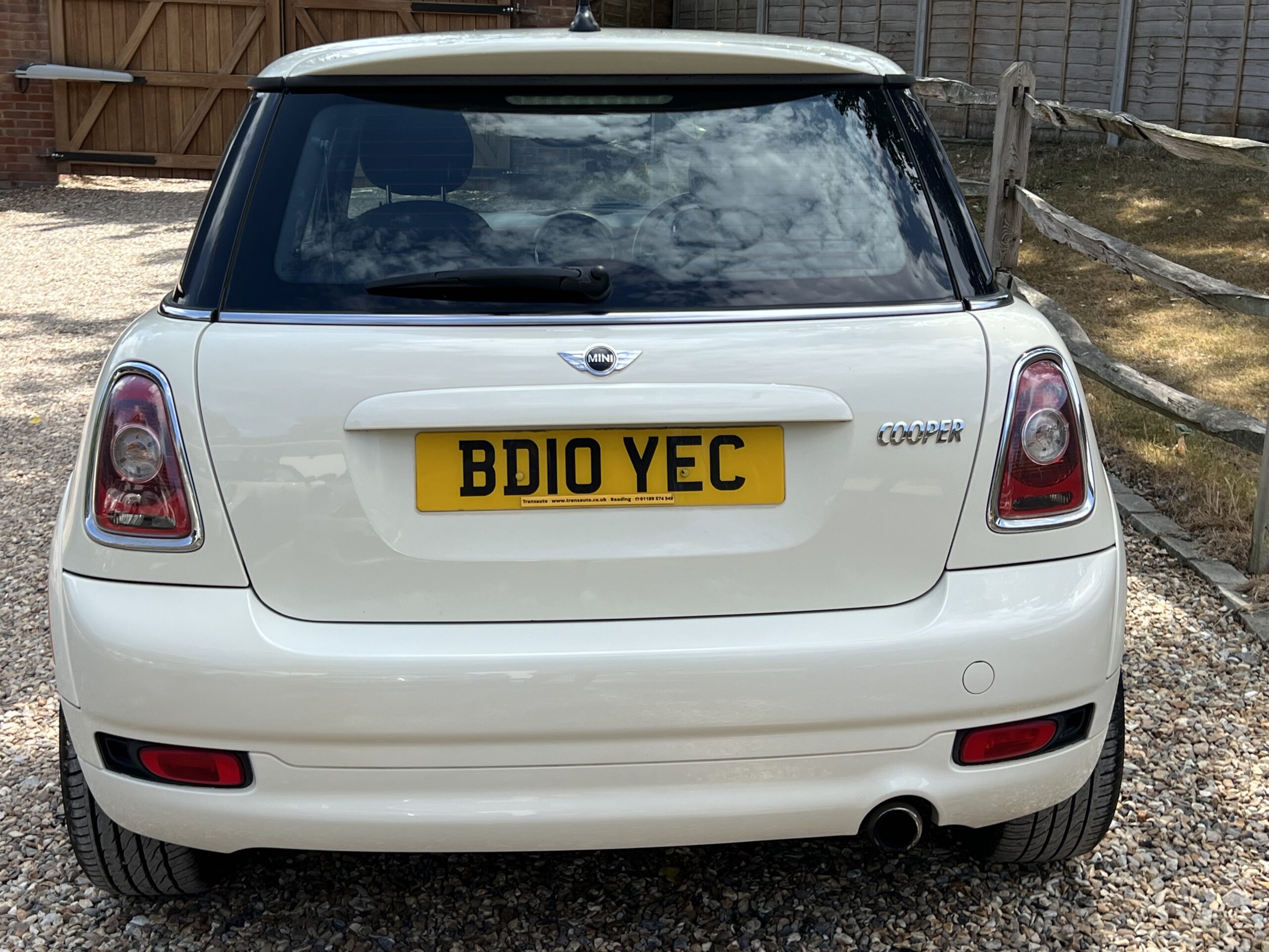
								MINI COOPER 1.6 WHITE 2010 full									