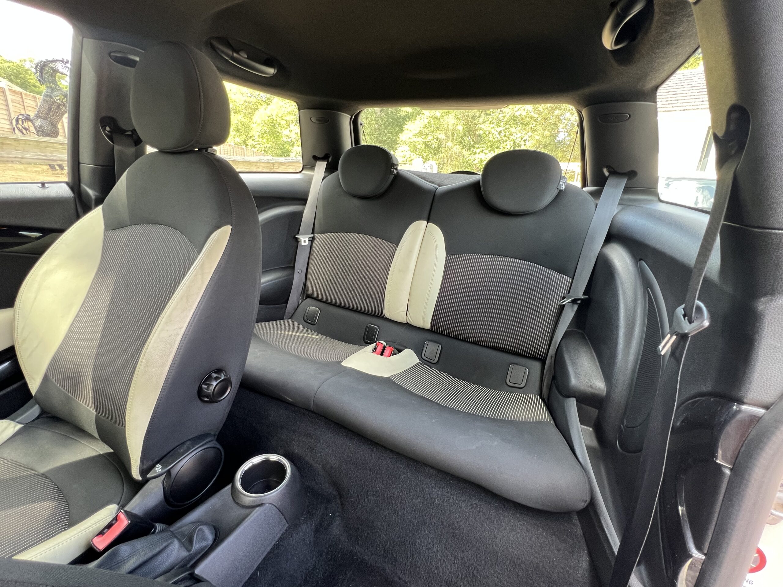 
								MINI COOPER 1.6 WHITE 2010 full									