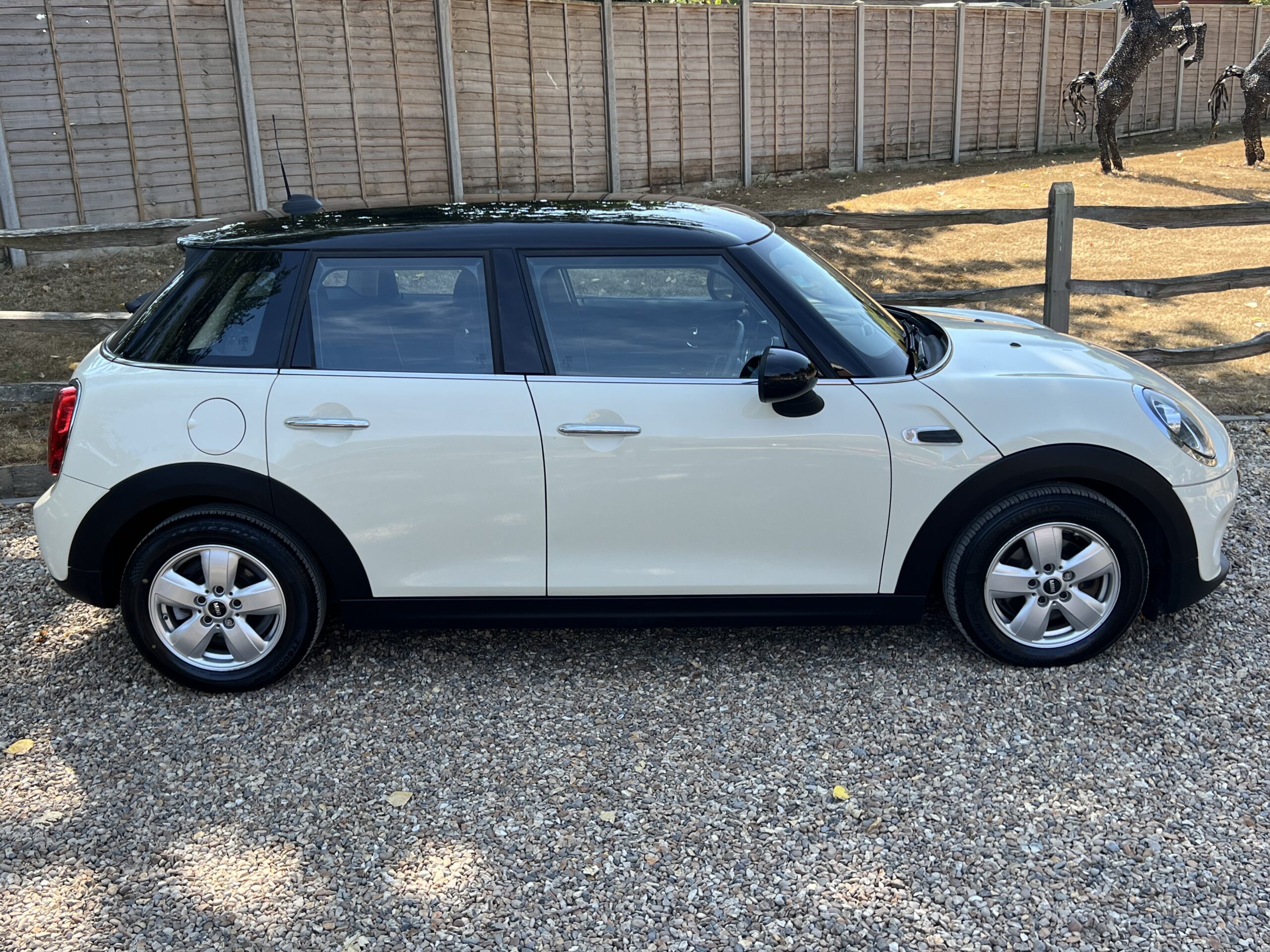 
								Mini Cooper 1.5 2018 White full									