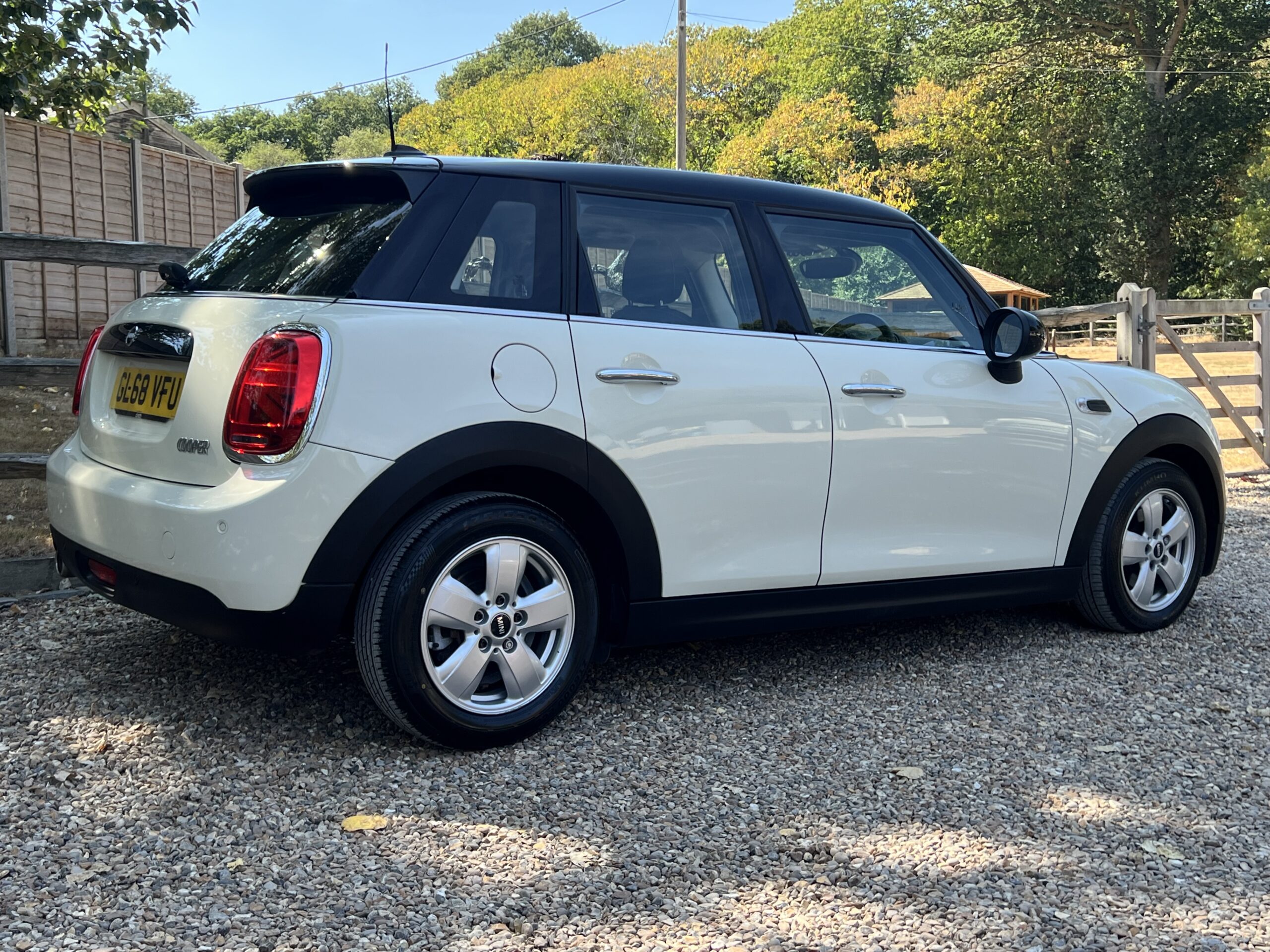 
								Mini Cooper 1.5 2018 White full									
