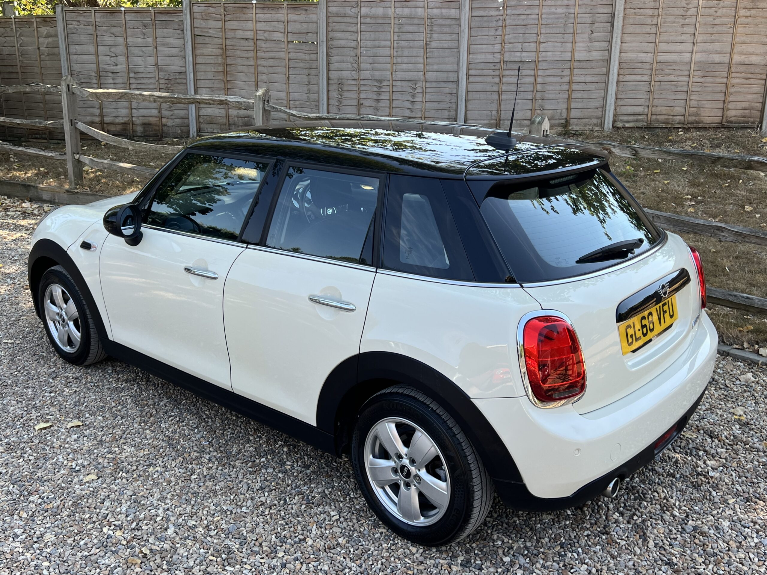 
								Mini Cooper 1.5 2018 White full									