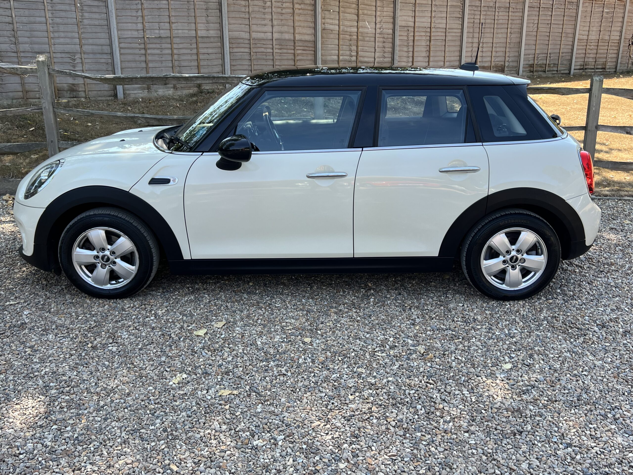 
								Mini Cooper 1.5 2018 White full									