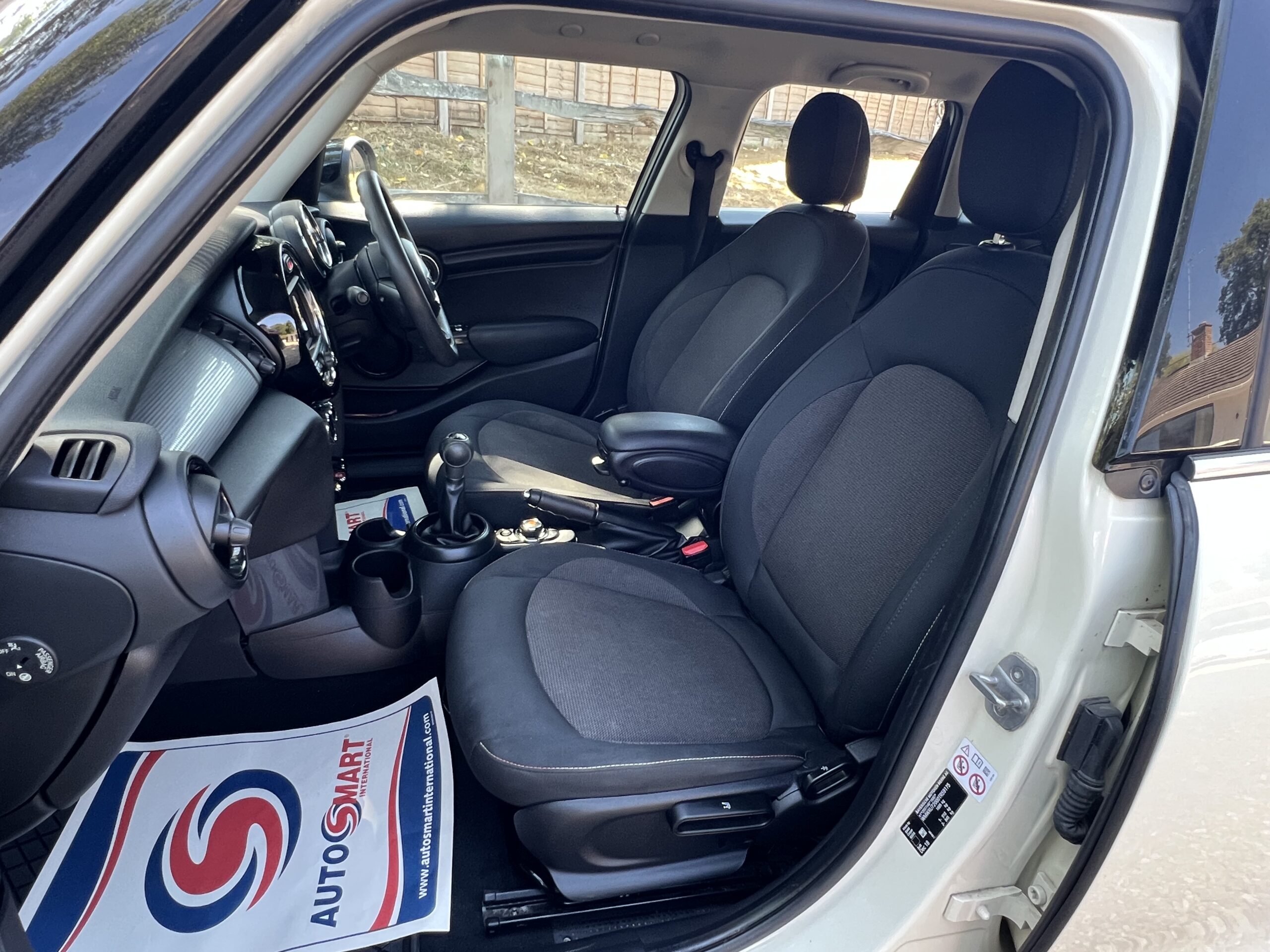 
								Mini Cooper 1.5 2018 White full									