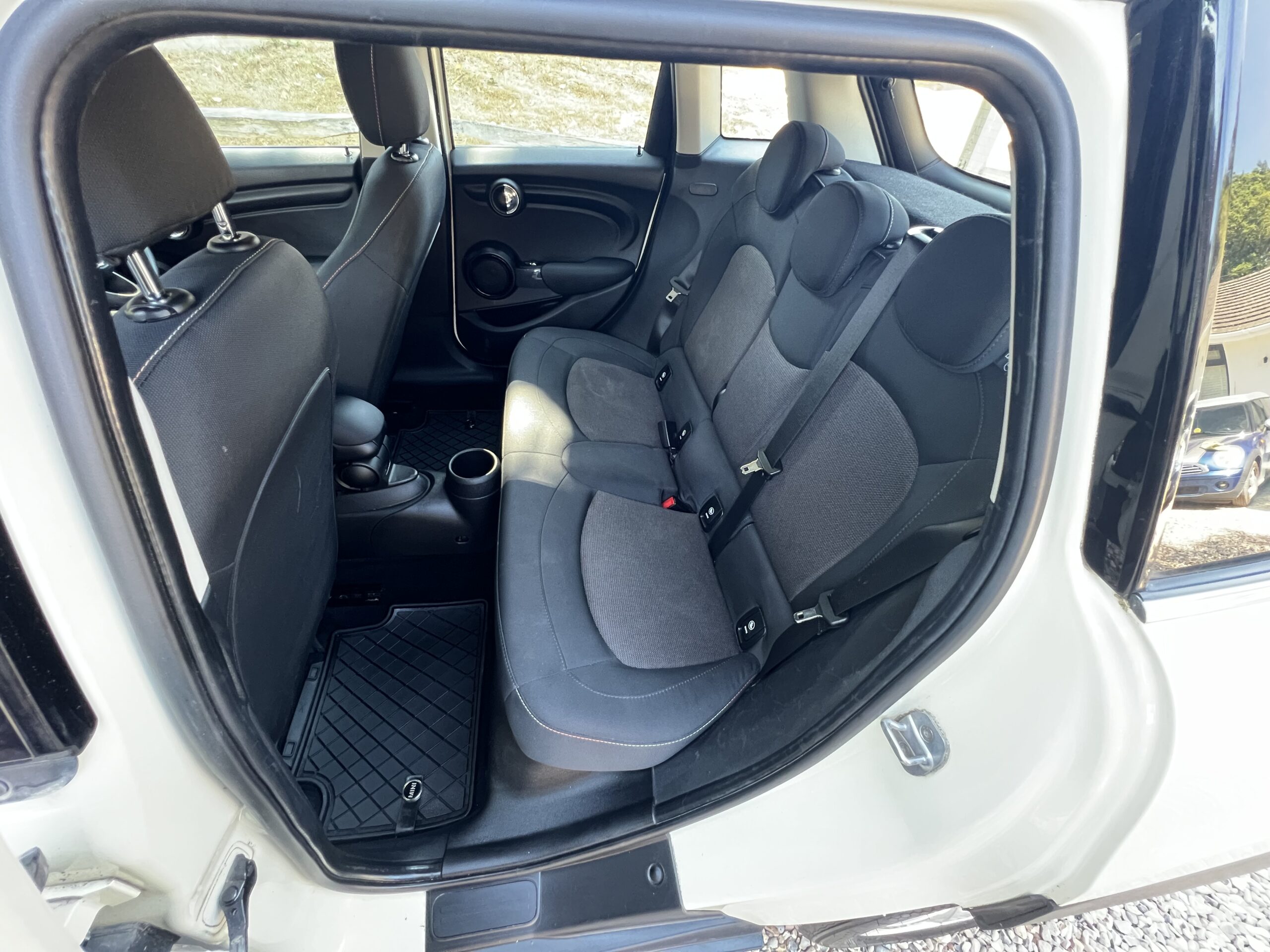 
								Mini Cooper 1.5 2018 White full									