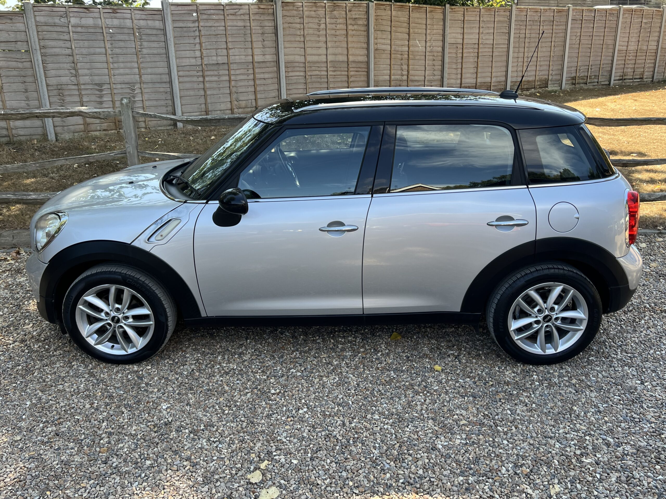 
								MINI COOPER COUNTRYMAN 1.6 SILVER full									