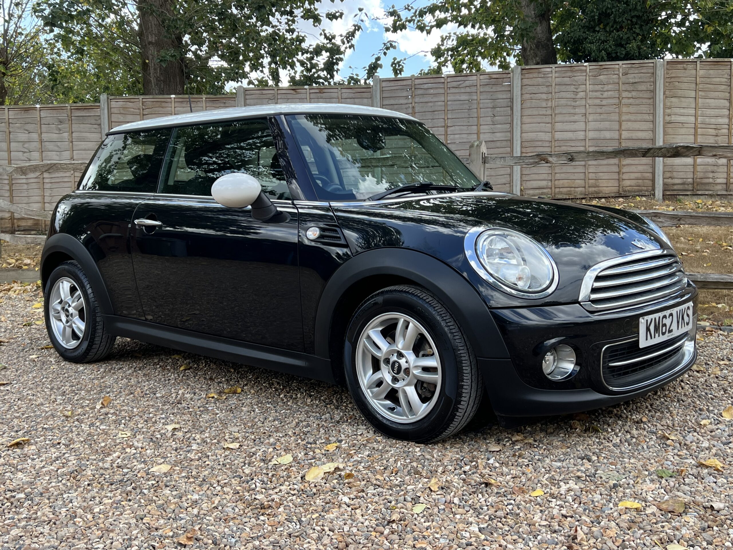 
								MINI COOPER 1.6 BLACK full									