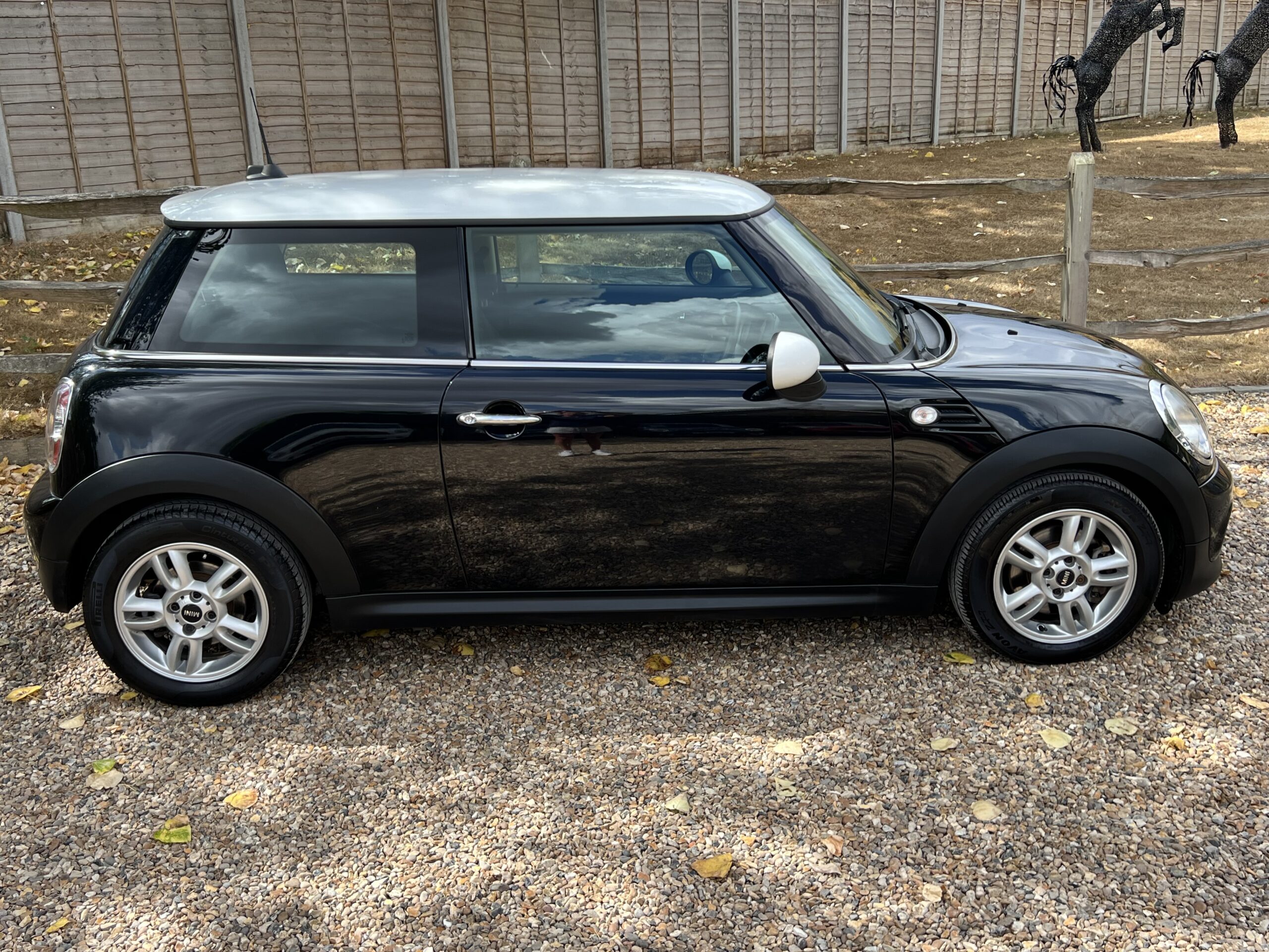 
								MINI COOPER 1.6 BLACK full									