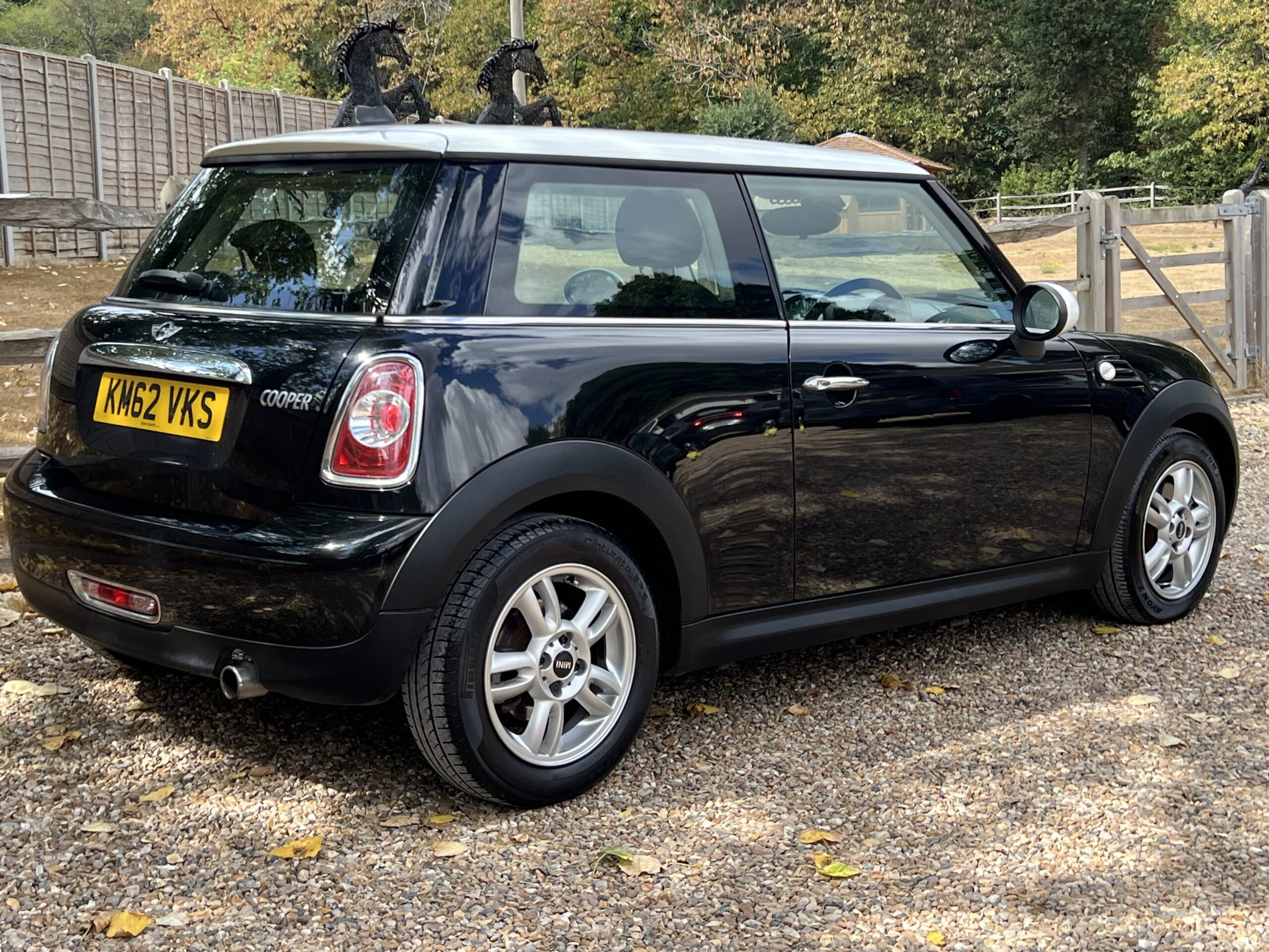 
								MINI COOPER 1.6 BLACK full									