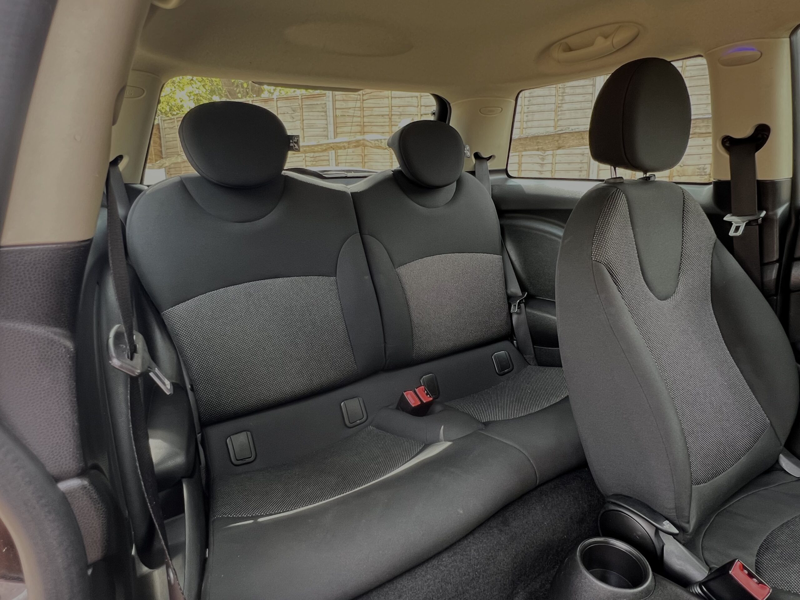 
								MINI COOPER 1.6 BLACK full									