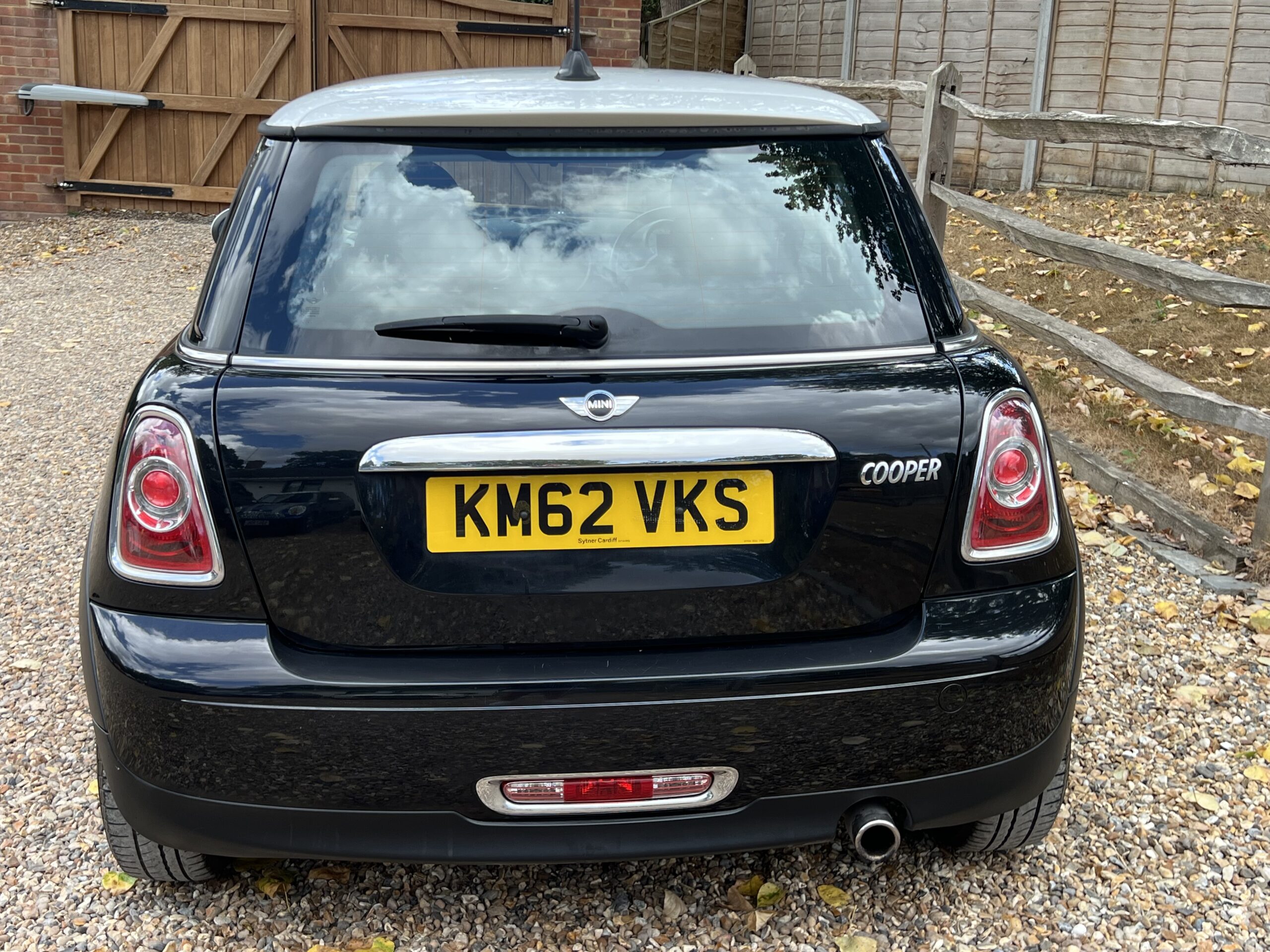 
								MINI COOPER 1.6 BLACK full									