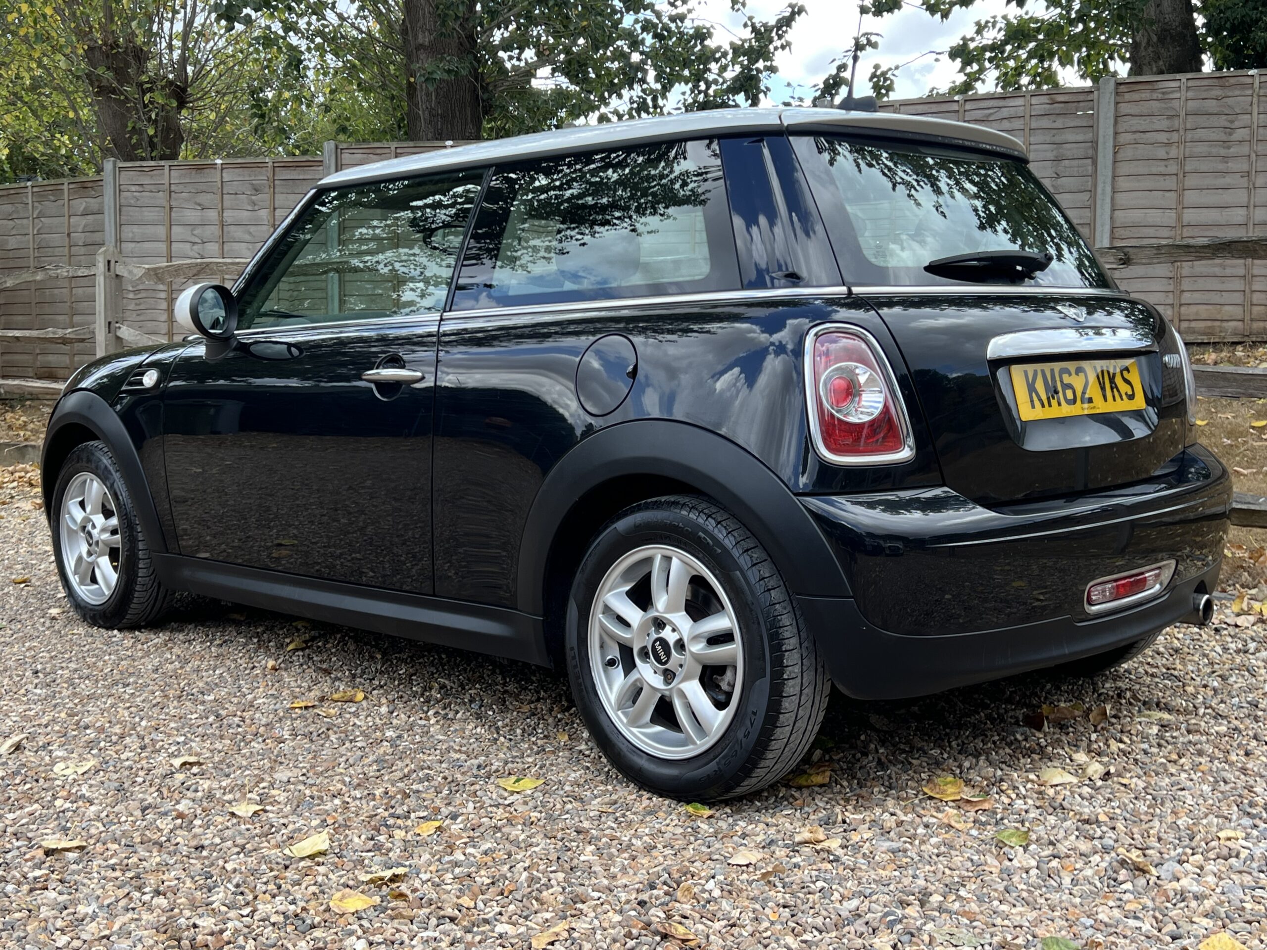 
								MINI COOPER 1.6 BLACK full									