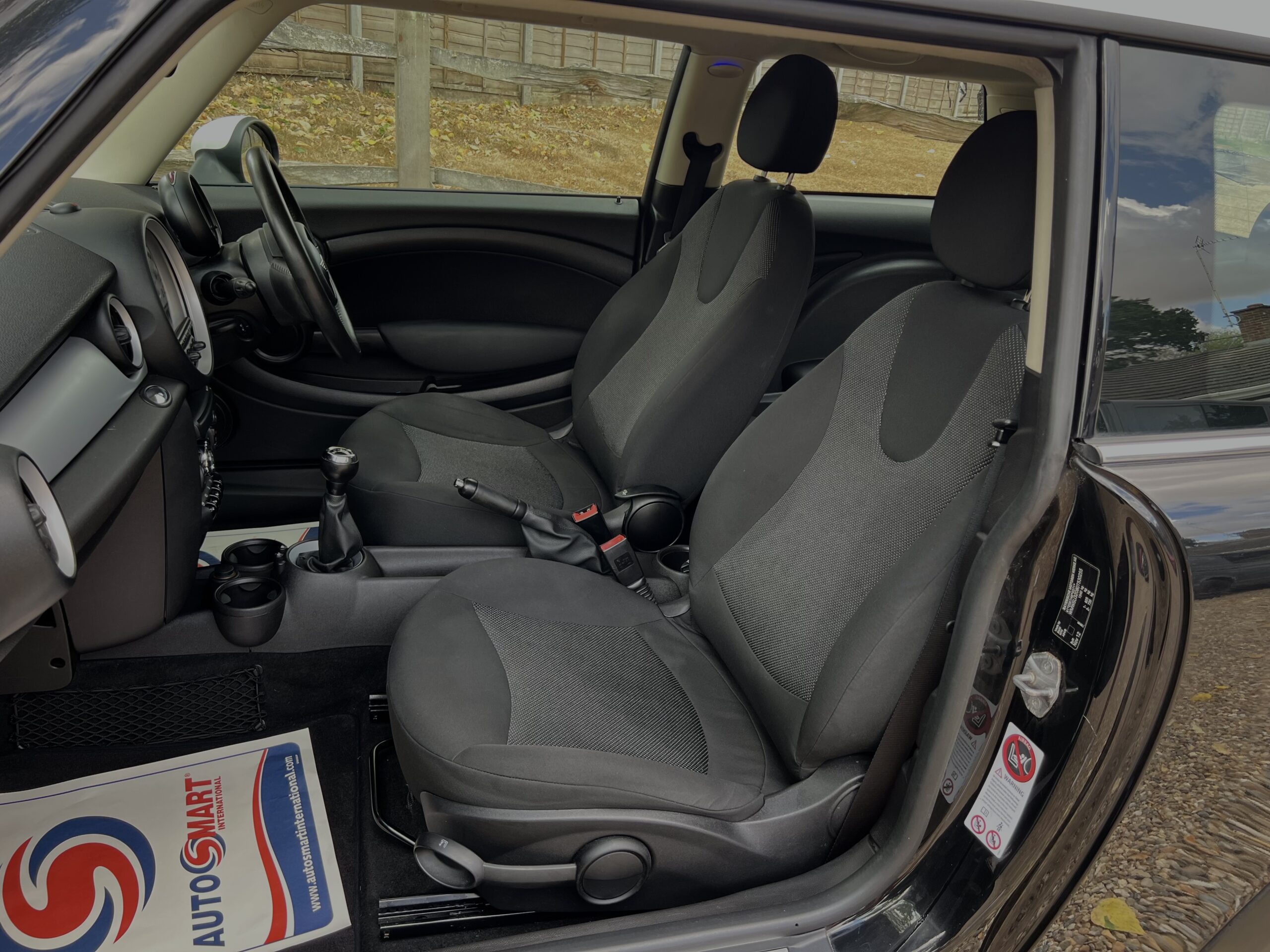 
								MINI COOPER 1.6 BLACK full									