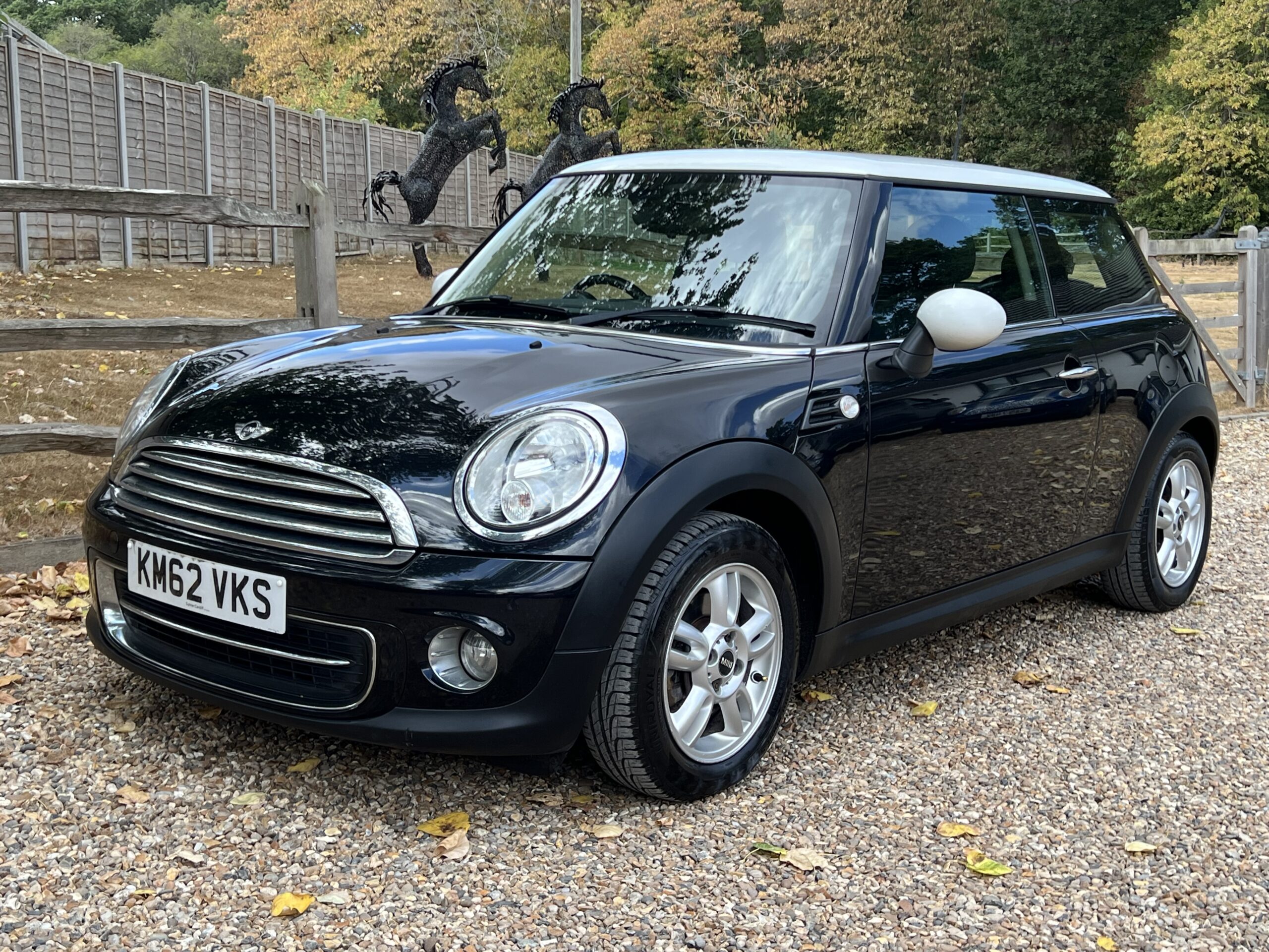 
								MINI COOPER 1.6 BLACK full									