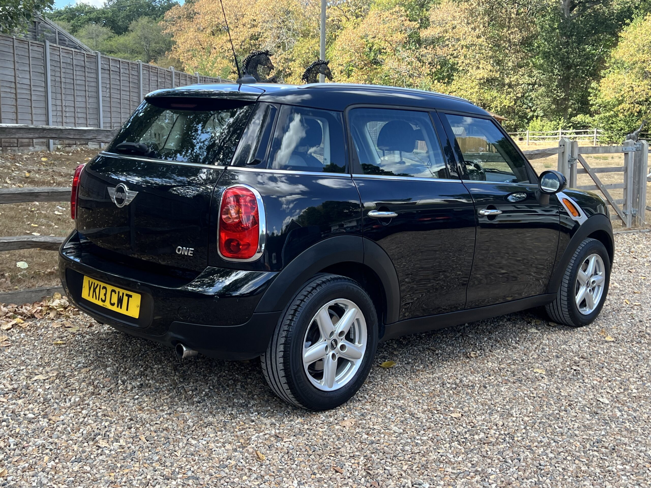 
								MINI ONE COUNTRYMAN 1.6 BLACK full									