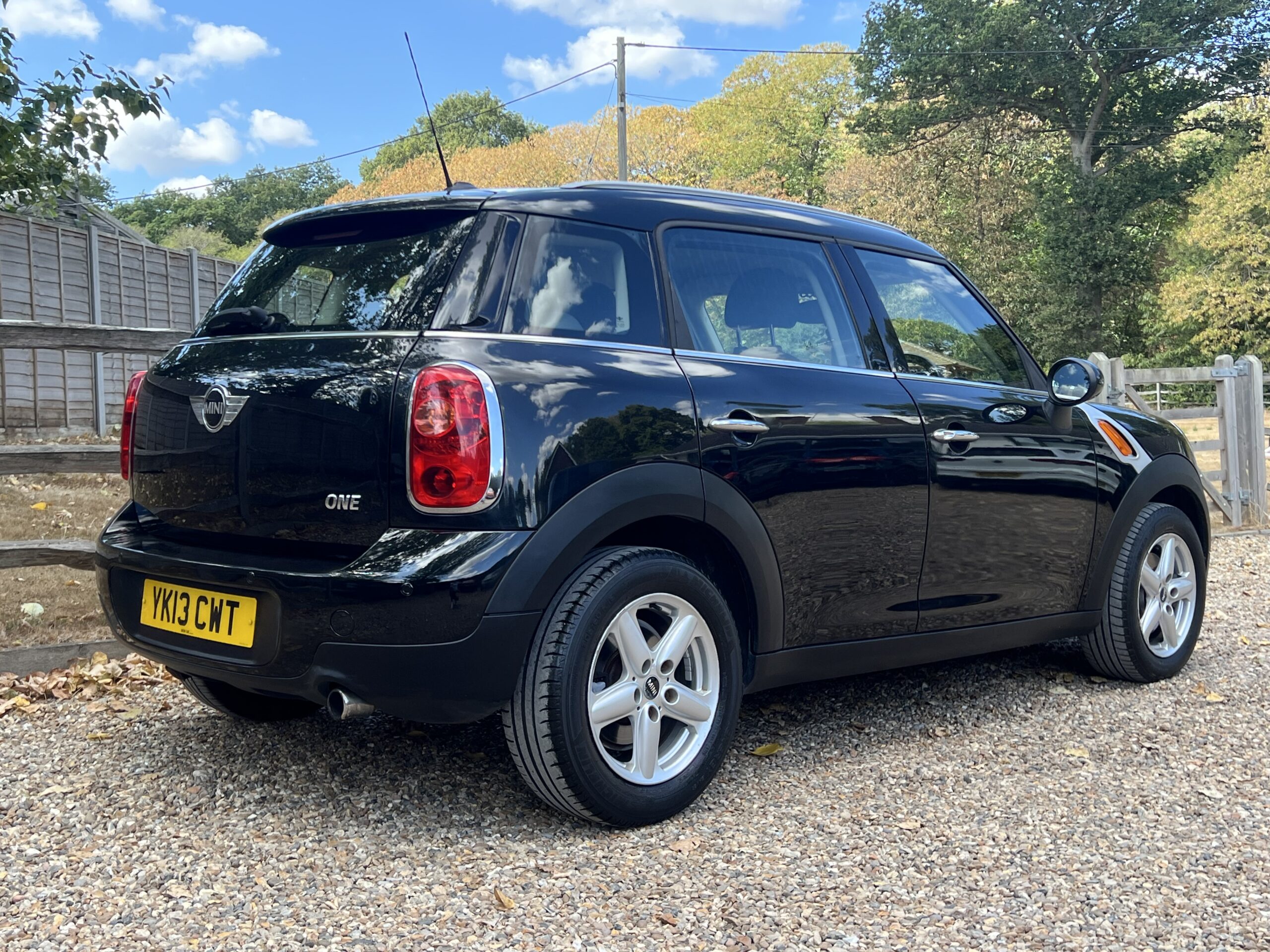
								MINI ONE COUNTRYMAN 1.6 BLACK full									