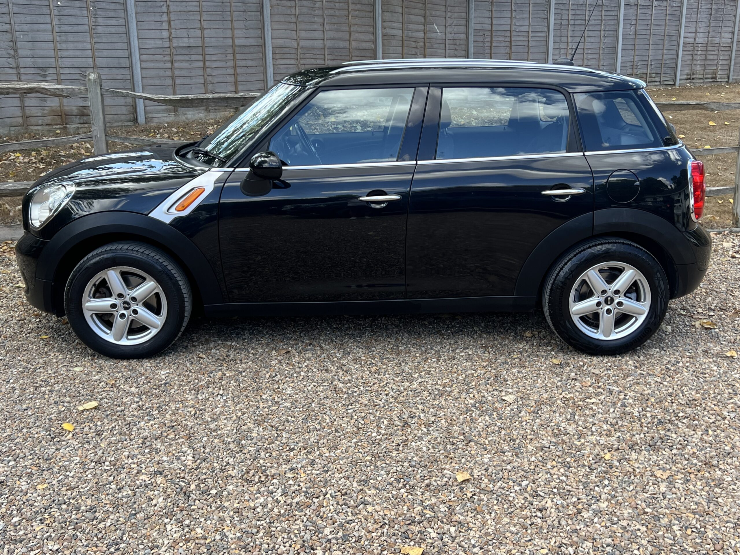 
								MINI ONE COUNTRYMAN 1.6 BLACK full									