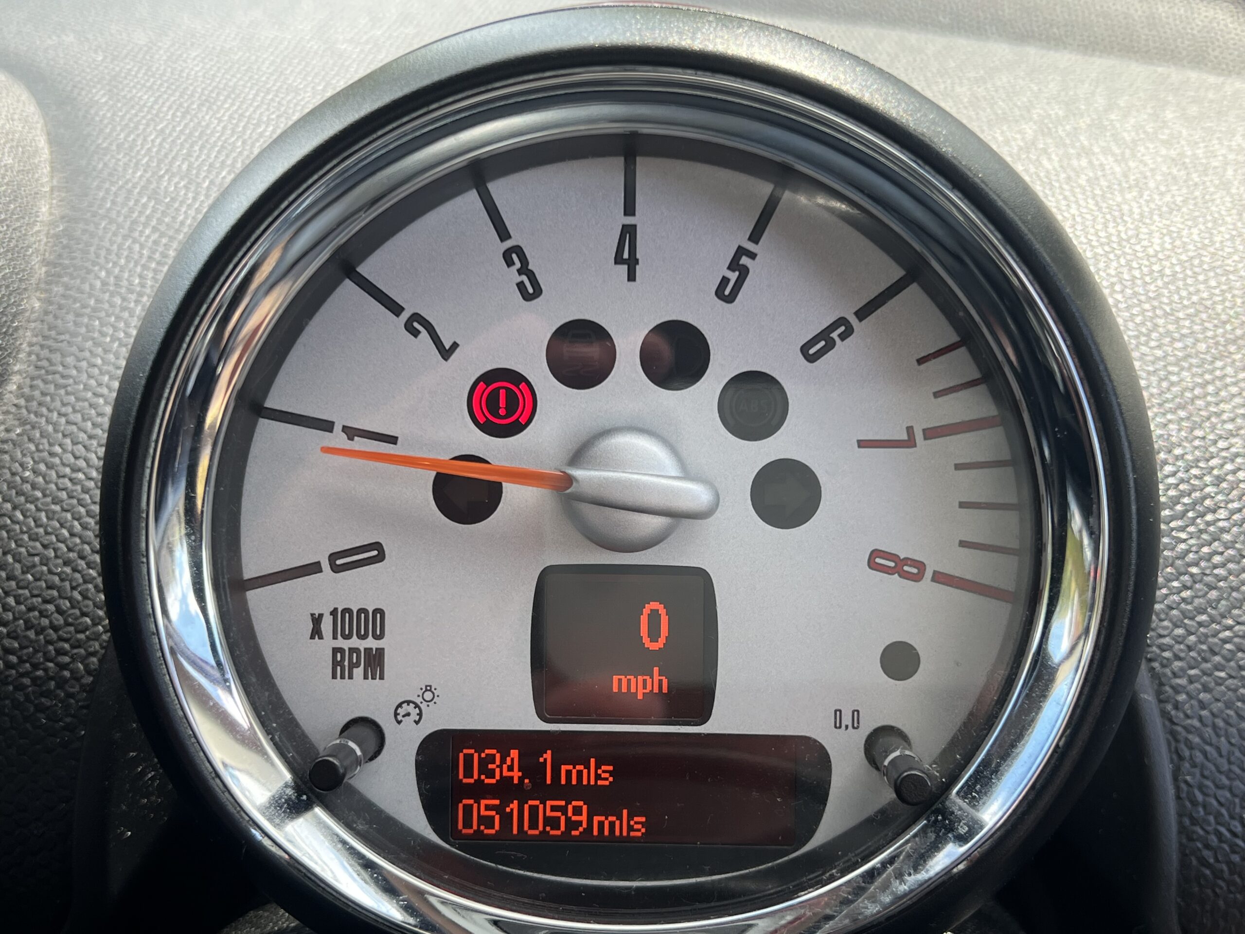 
								MINI ONE COUNTRYMAN 1.6 BLACK full									
