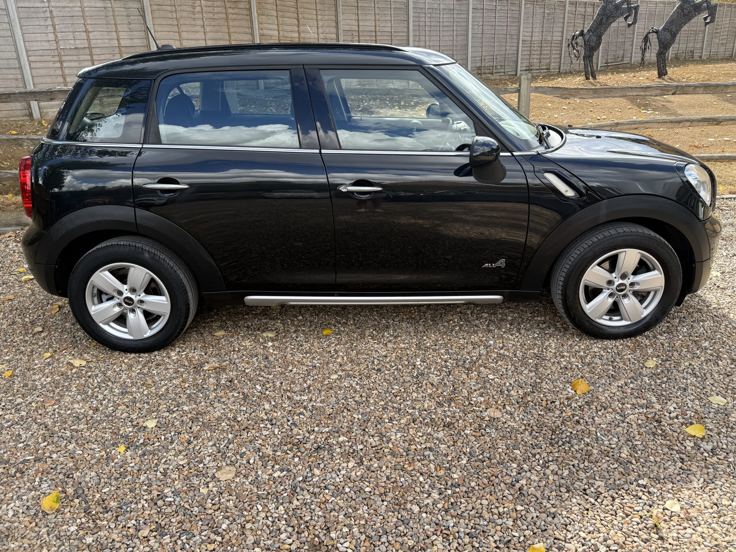 
								MINI ALL WHEEL DRIVE COUNTRYMAN 1.6 BLACK full									
