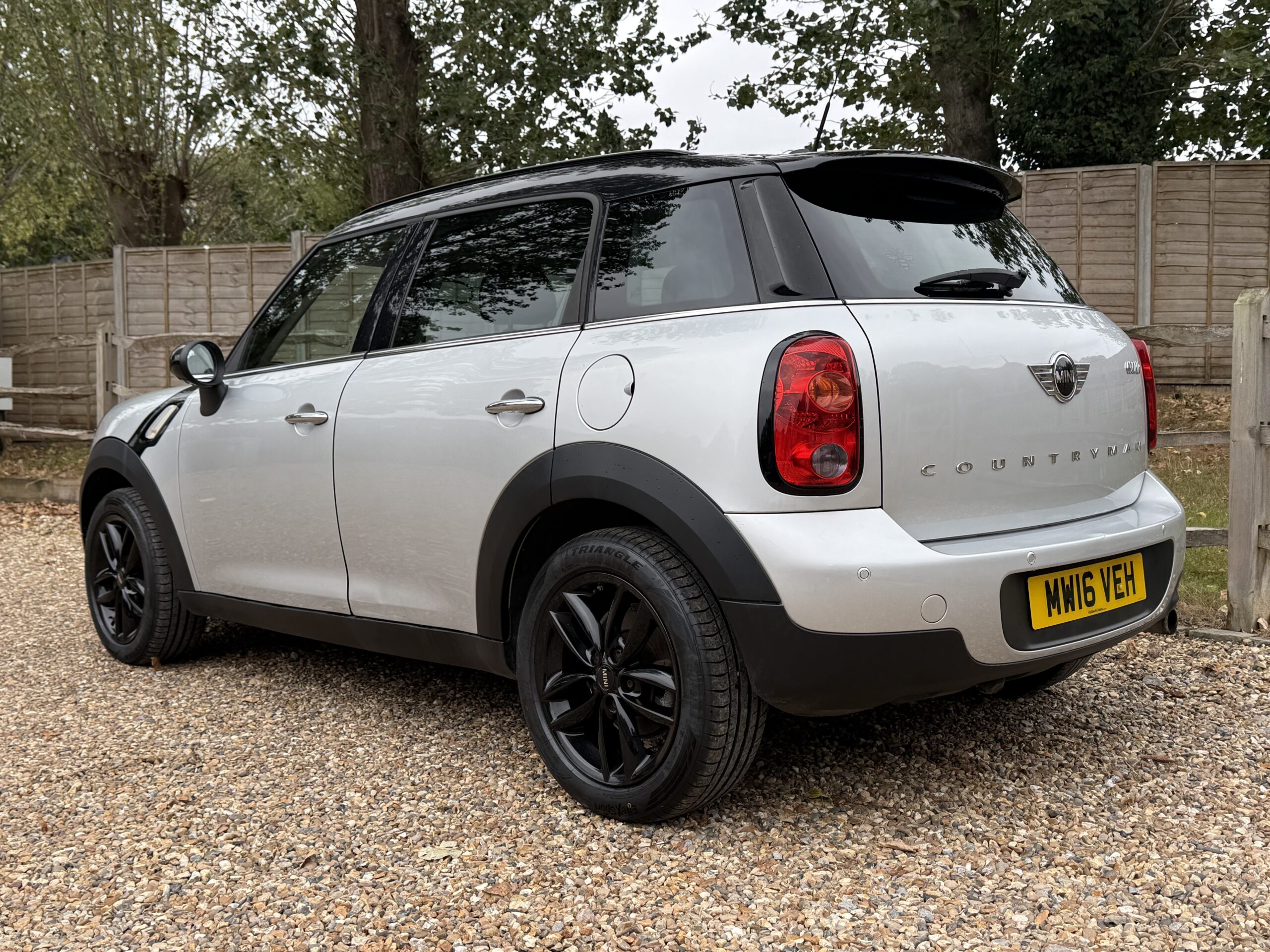 
								MINI COOPER COUNTRYMAN 1.6 SILVER full									