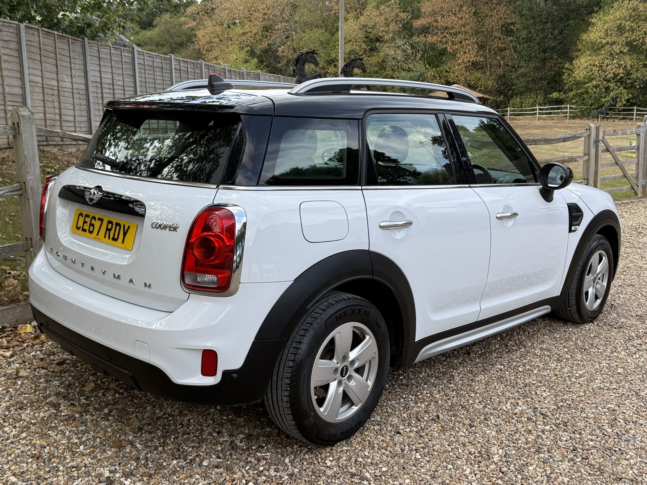 
								MINI COUNTRYMAN COOPER 1.6 WHITE full									