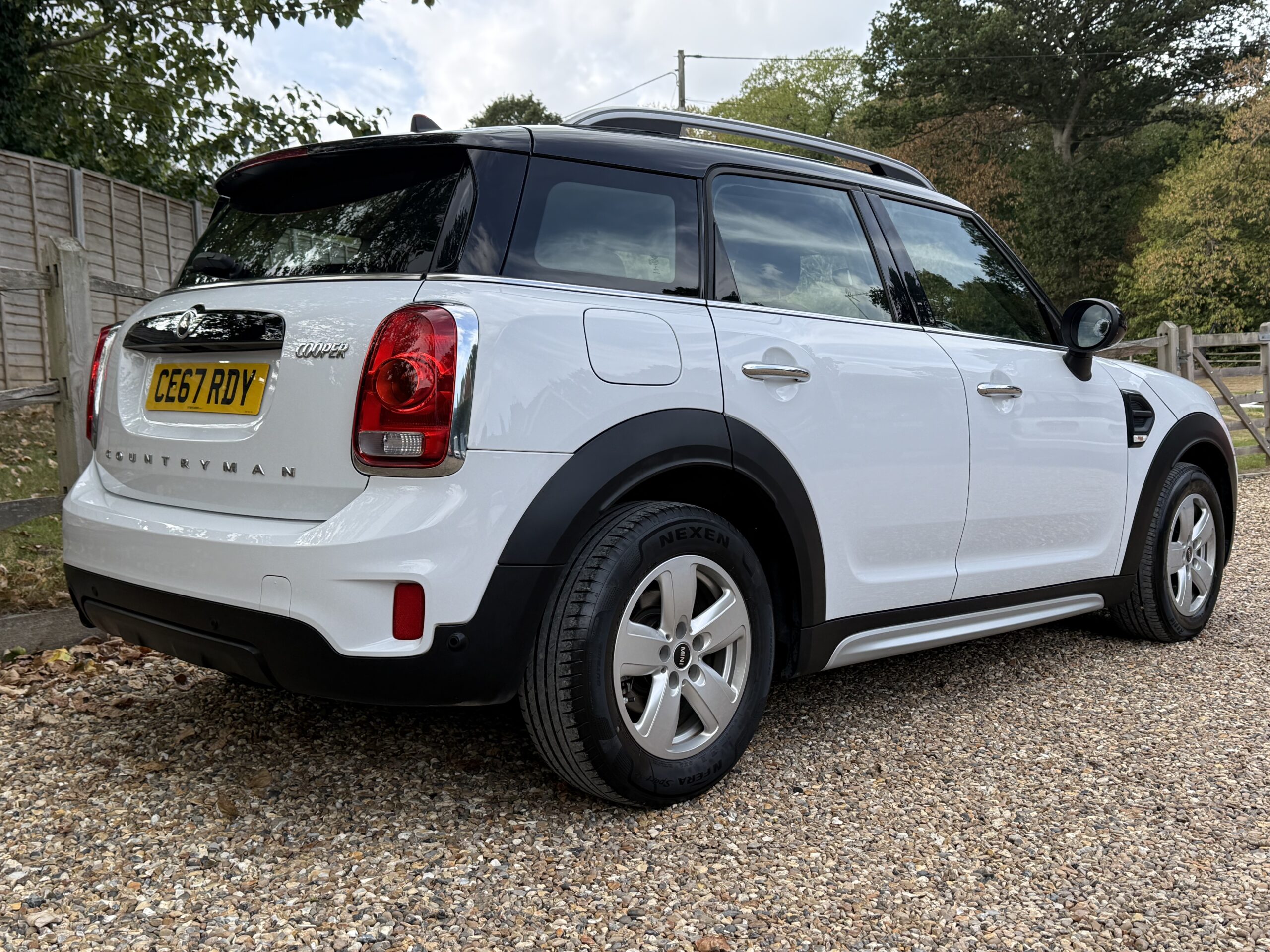 
								MINI COUNTRYMAN COOPER 1.6 WHITE full									
