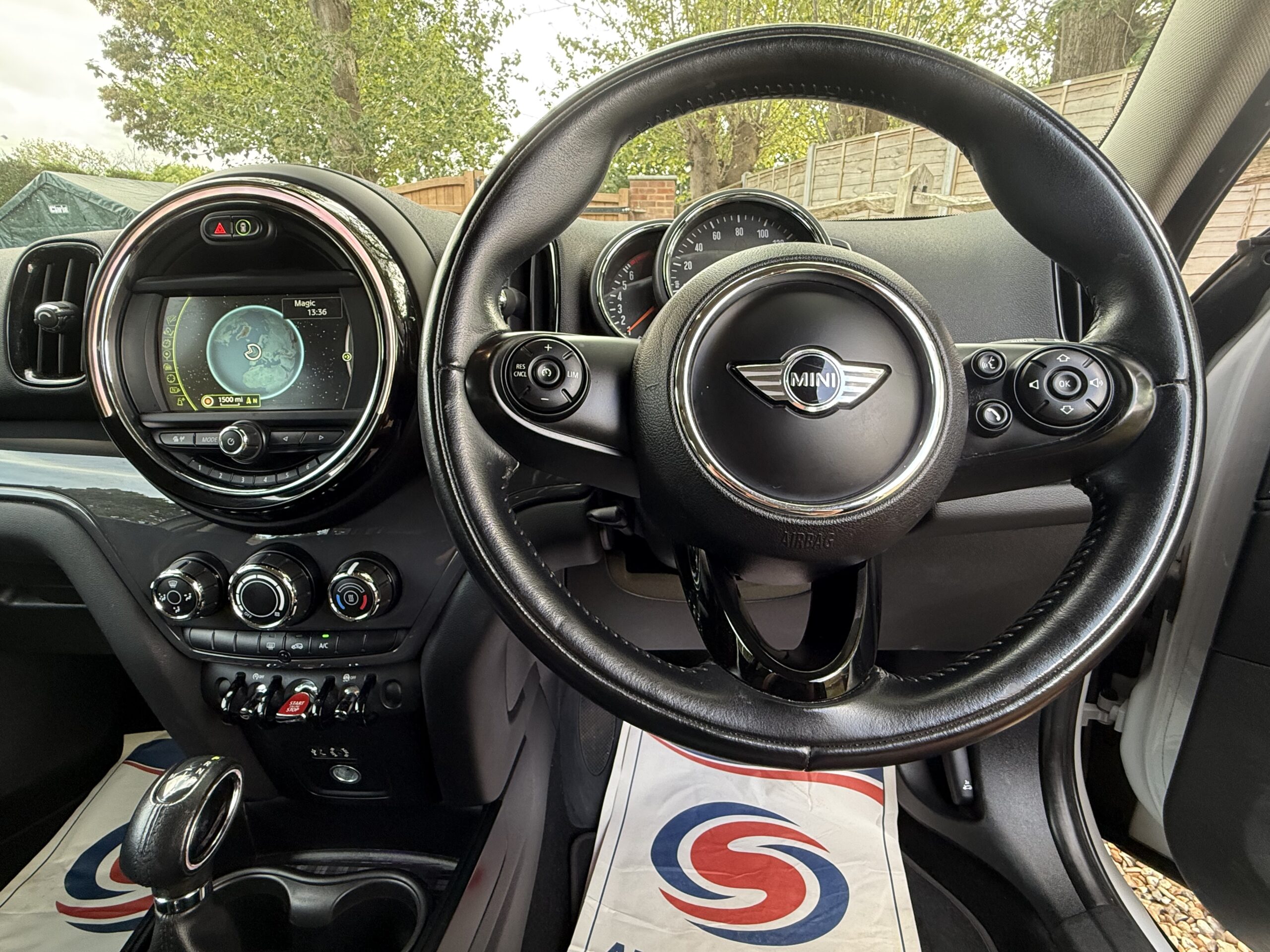 
								MINI COUNTRYMAN COOPER 1.6 WHITE full									