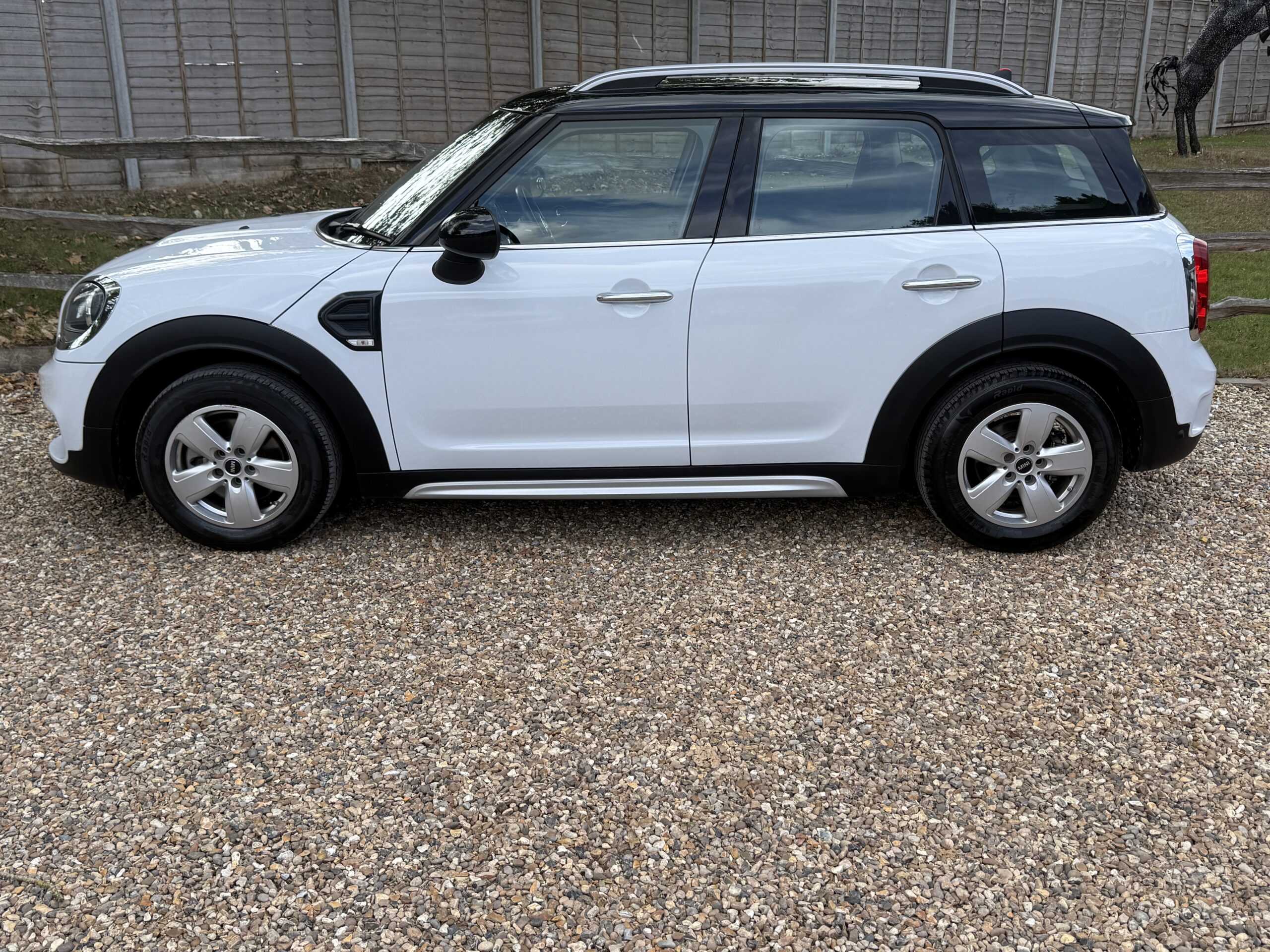 
								MINI COUNTRYMAN COOPER 1.6 WHITE full									