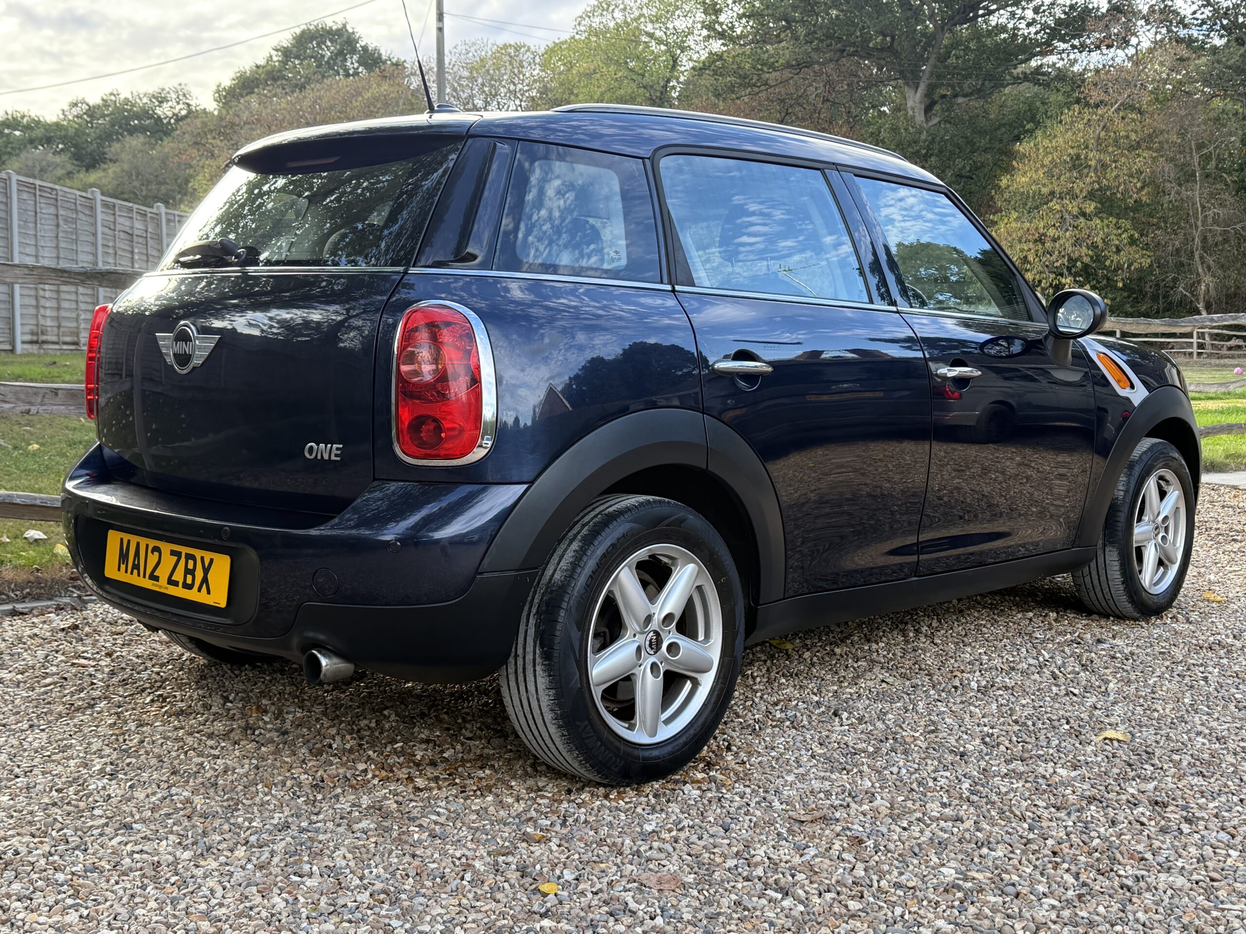 
								MINI One COUNTRYMAN BLUE 1.6 2012 full									