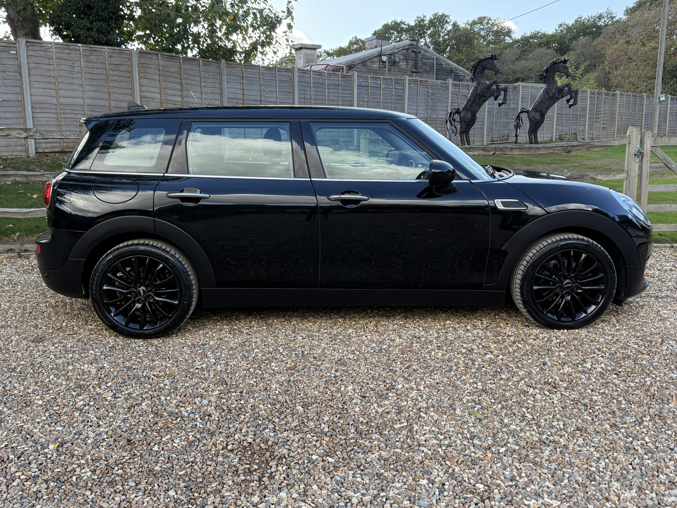 
								MINI COOPER CLUBMAN 1.5 BLACK full									