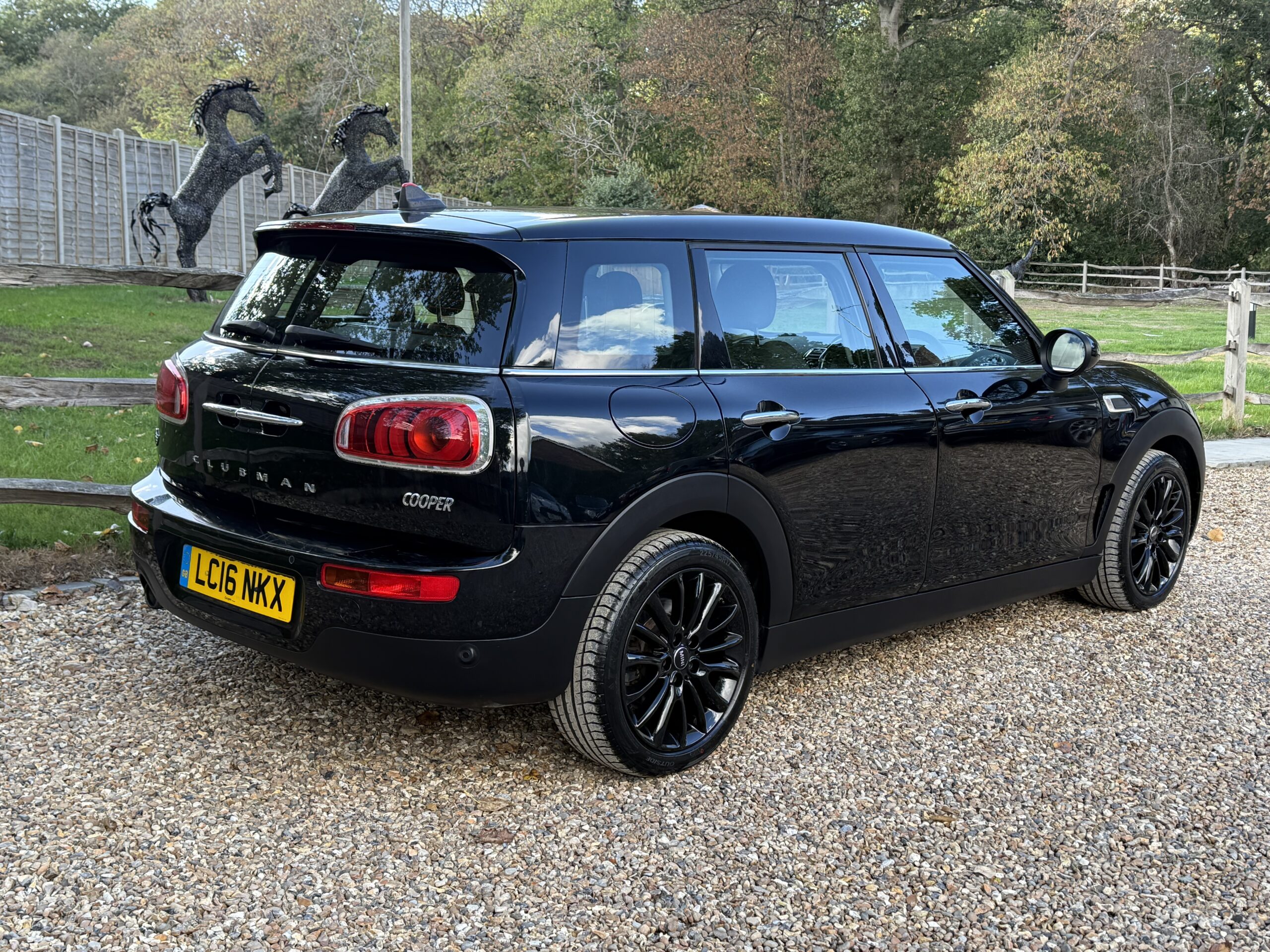 
								MINI COOPER CLUBMAN 1.5 BLACK full									