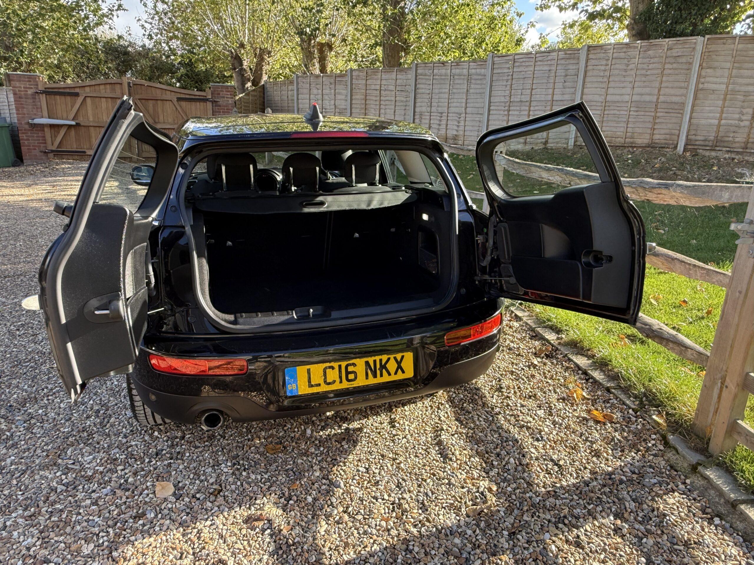 
								MINI COOPER CLUBMAN 1.5 BLACK full									